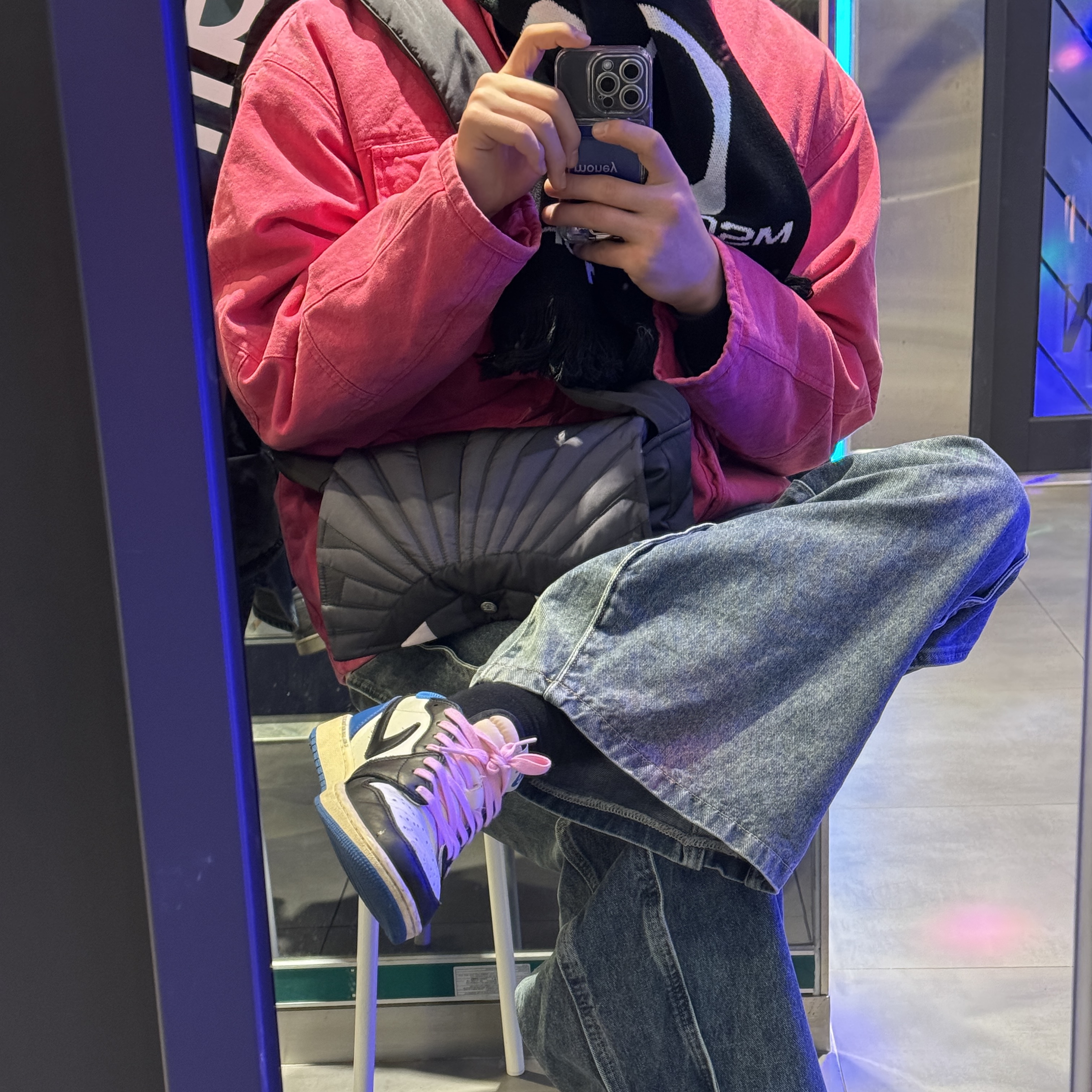 Jordan 1 x Travis Scott x Fragment Retro Low OG SP Military Blue, Mischief Rhombus Stadium Muffler Pink 착용 스타일