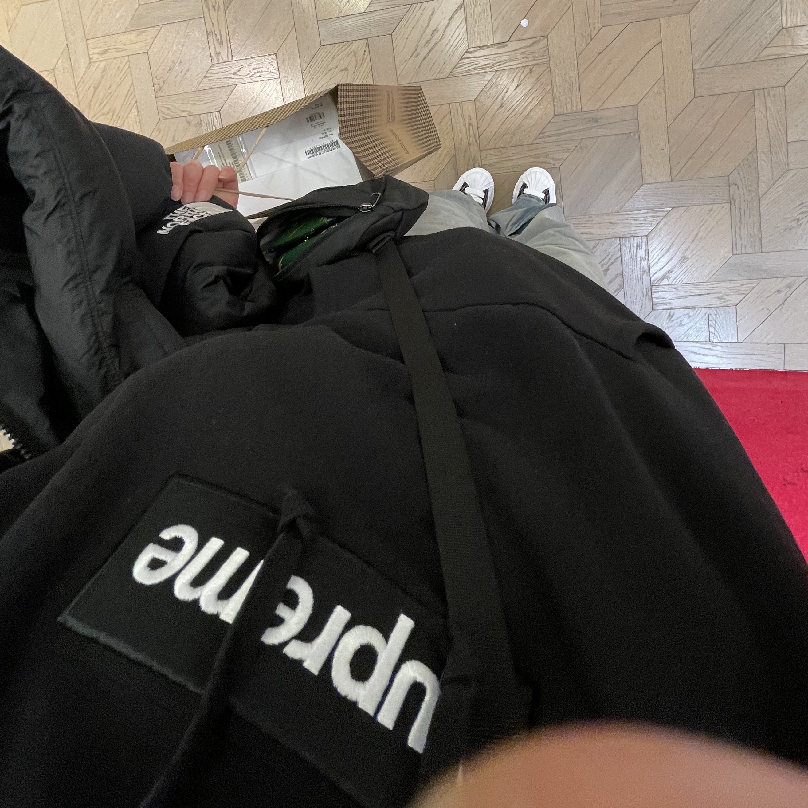 Supreme Box Logo Hooded Sweatshirt Black - 23FW, The North Face 1996 Retro Nuptse Vest Black 착용 스타일 - 3