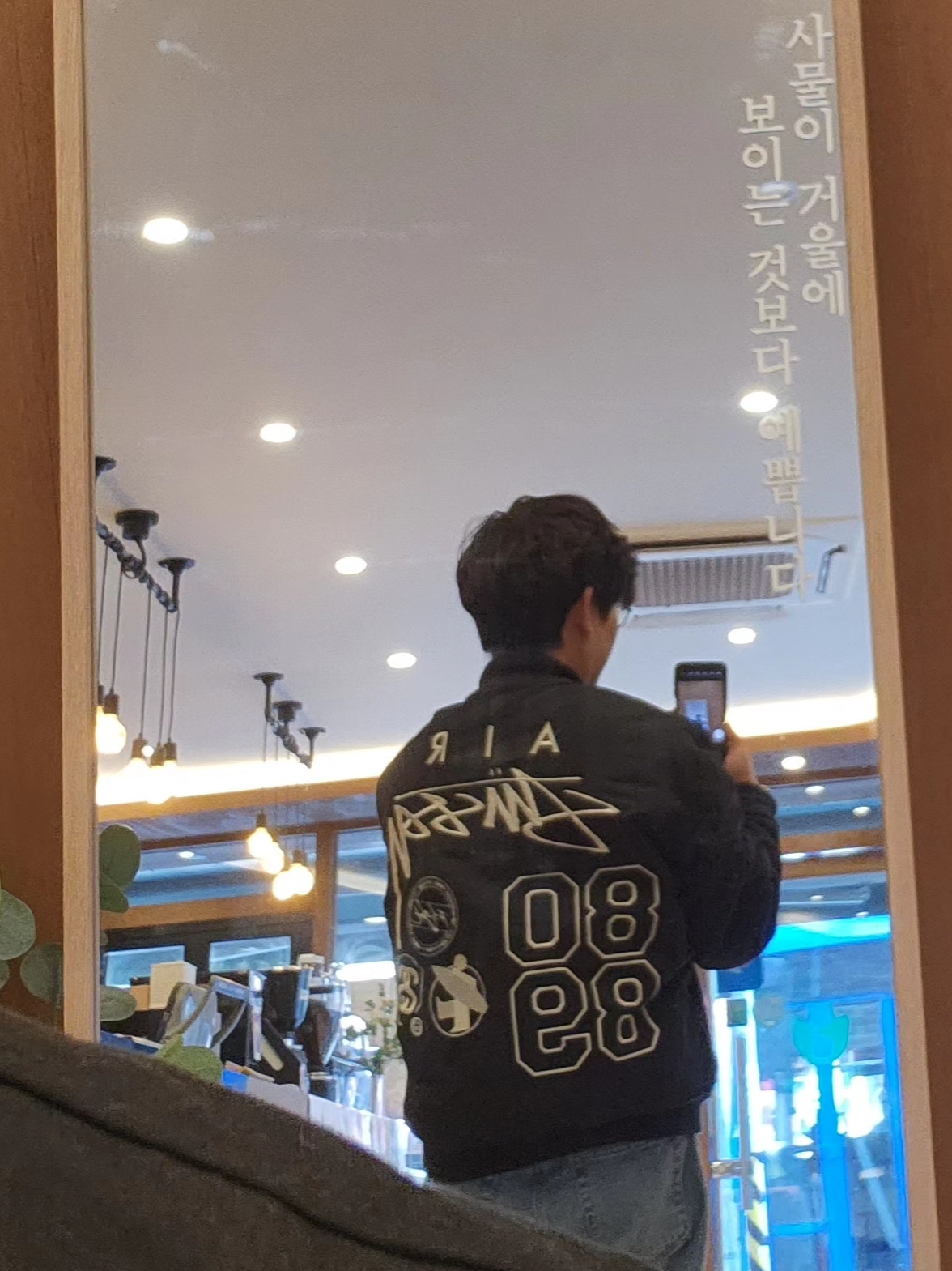 Nike x Stussy Reversible Jacket Black (FJ9153-010), Jordan 1 Retro High OG Chicago 2022 착용 스타일 - 2