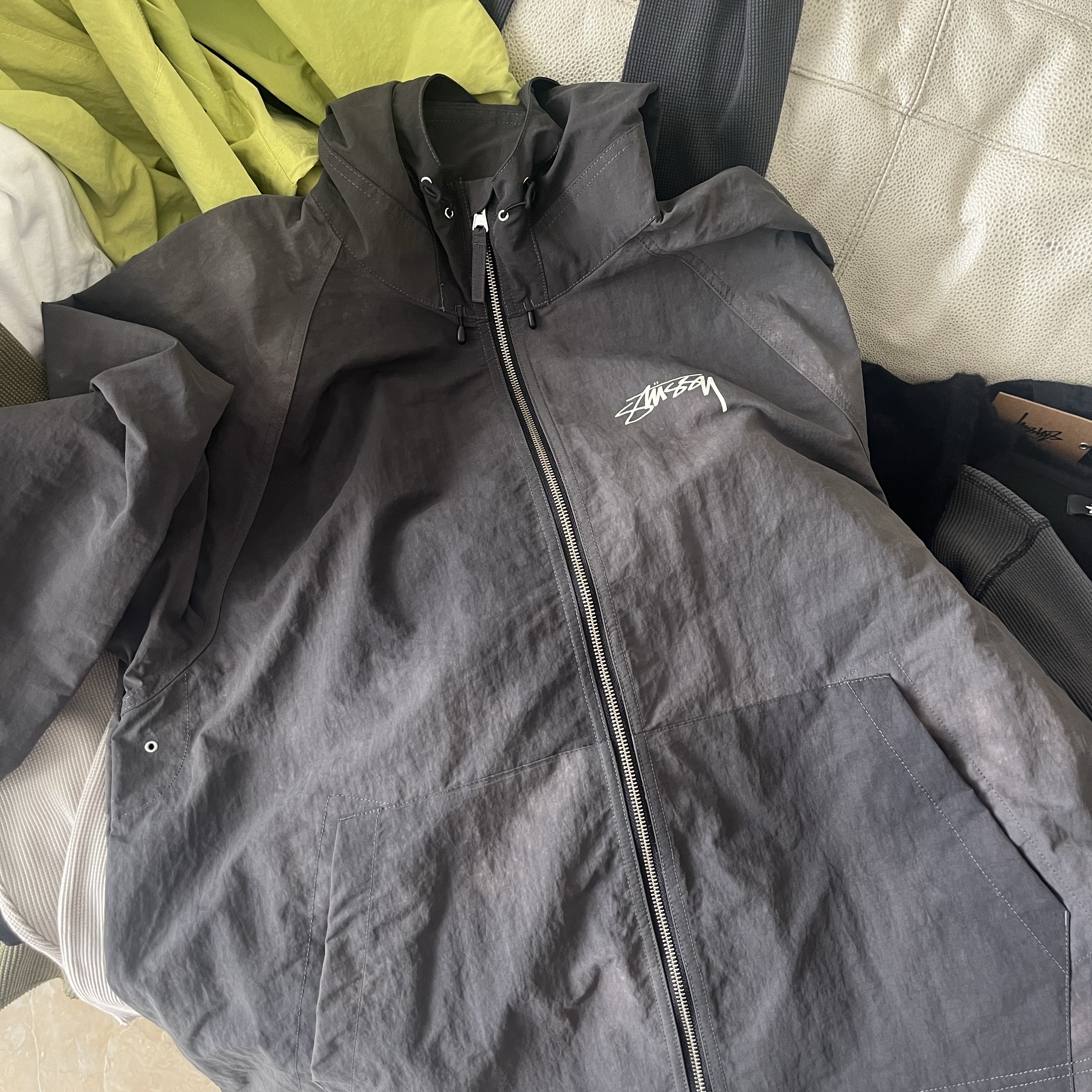 Stussy Wave Dye Beach Shell Jacket Bone, Stussy Wave Dye Beach Shell Jacket Lime 착용 스타일 - 5