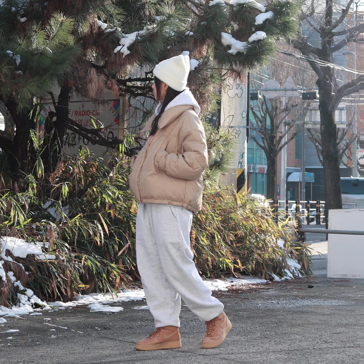 Nike Air Force 1 Mid '07 WB Flax 착용 스타일 - 1