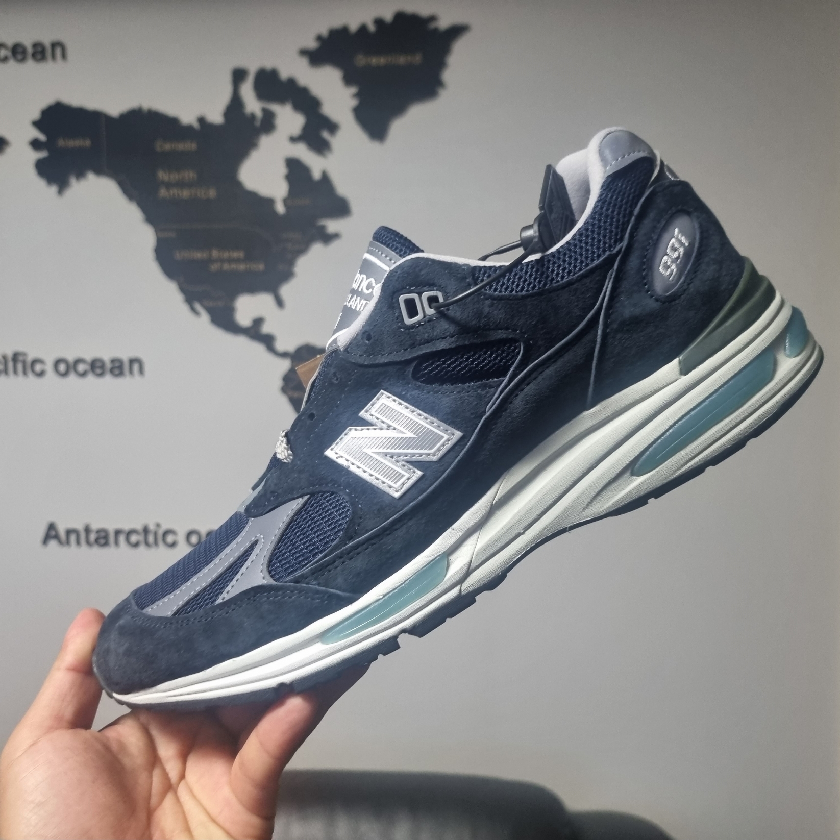 New Balance 991v2 Made in UK Dark Navy Smoked Pearl 착용 스타일