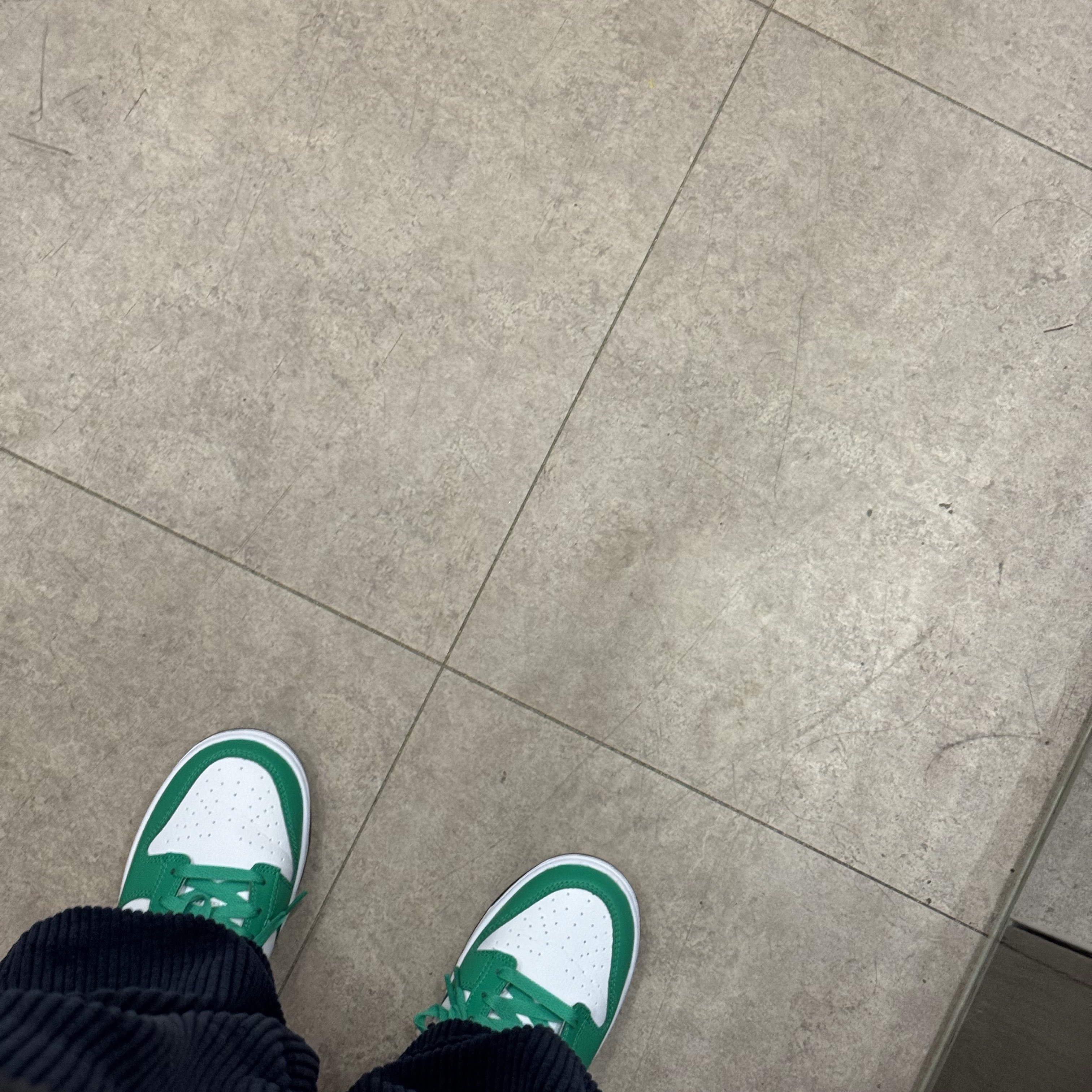 Nike Dunk Low White Green 착용 스타일 - 1