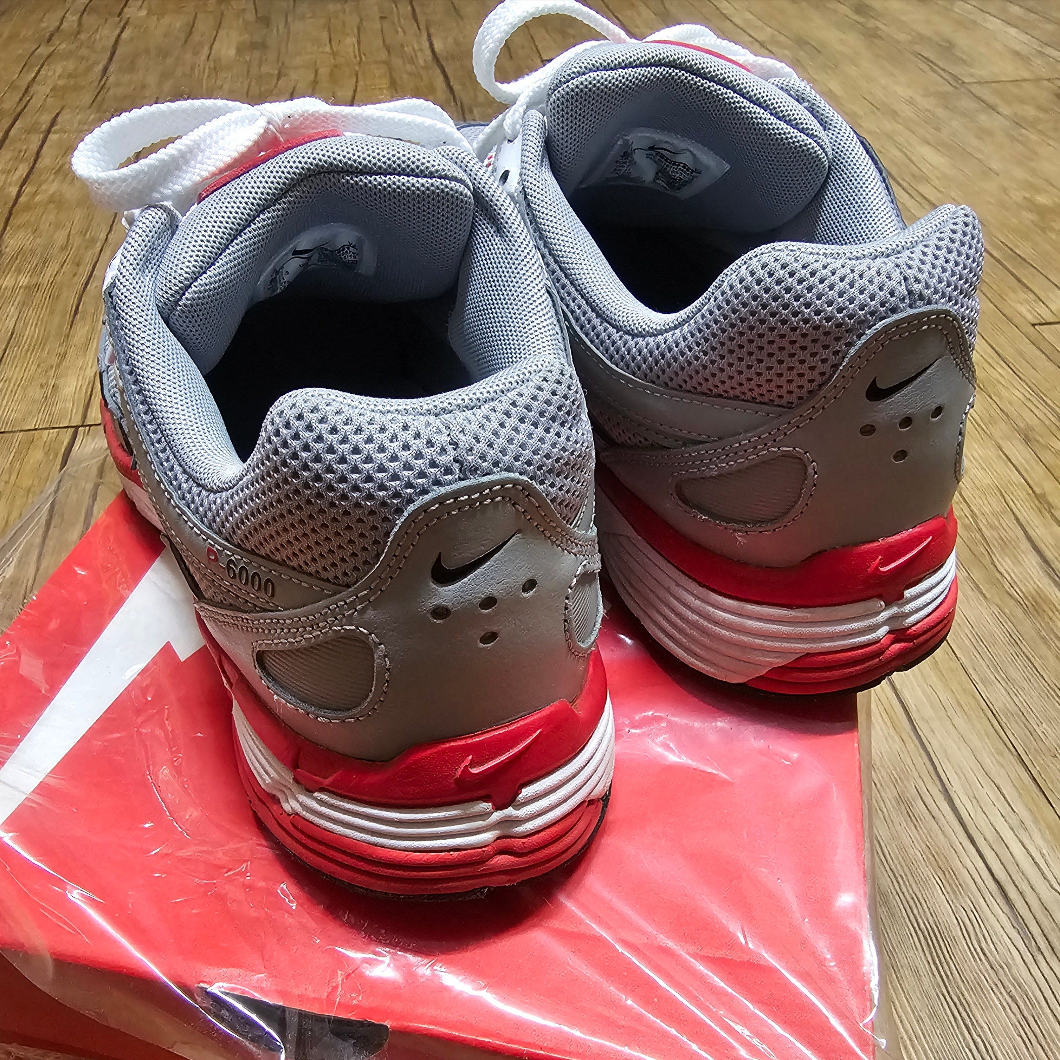 Nike P-6000 Silver Red 착용 스타일 - 4