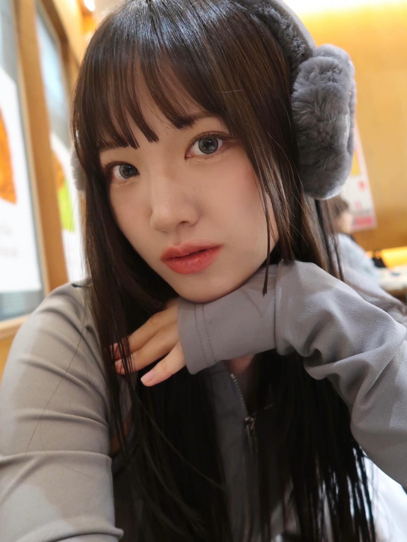 (W) UGG Embroidered Logo Earmuff Metal 착용 스타일 - 1