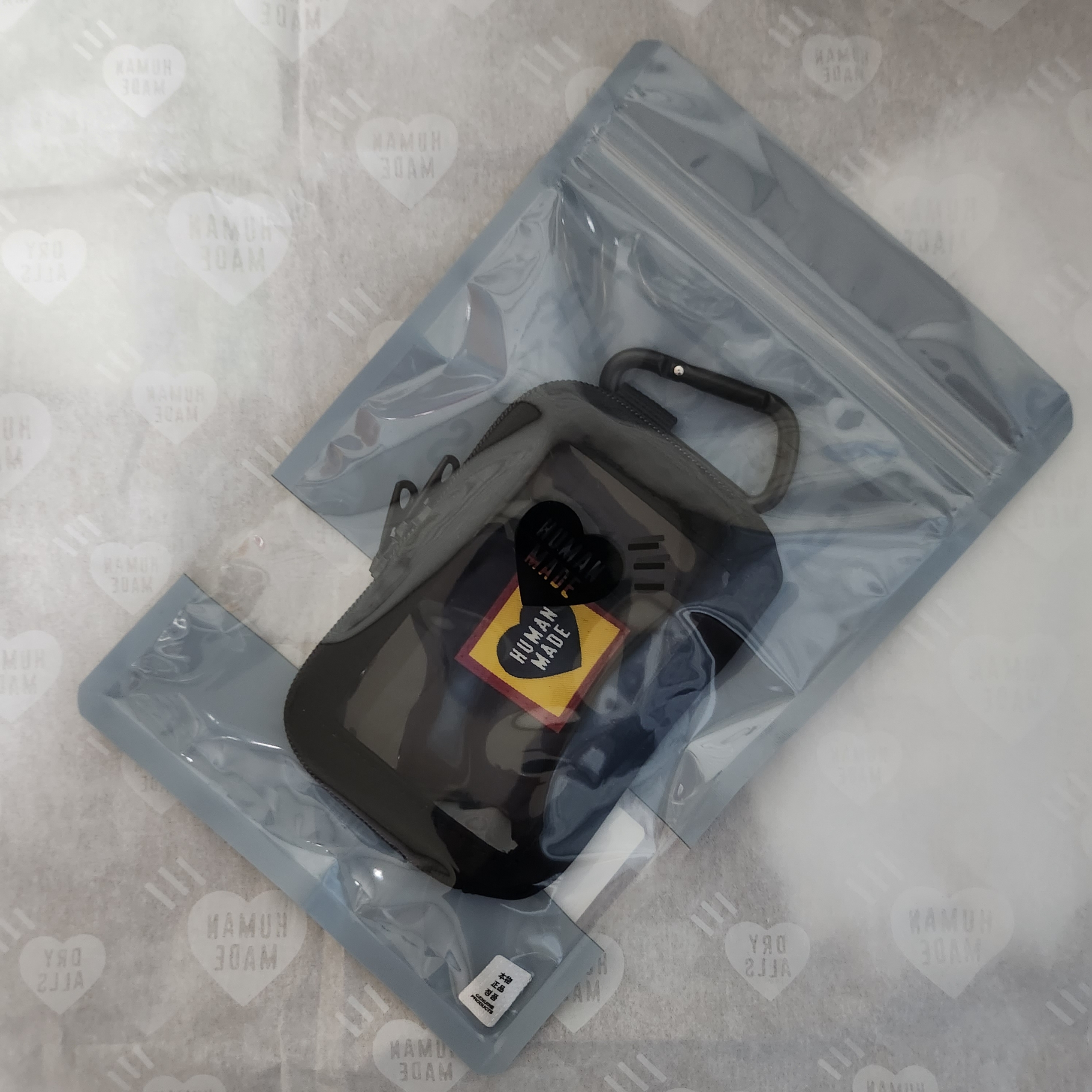 Human Made Military Card Case Black 착용 스타일 - 1