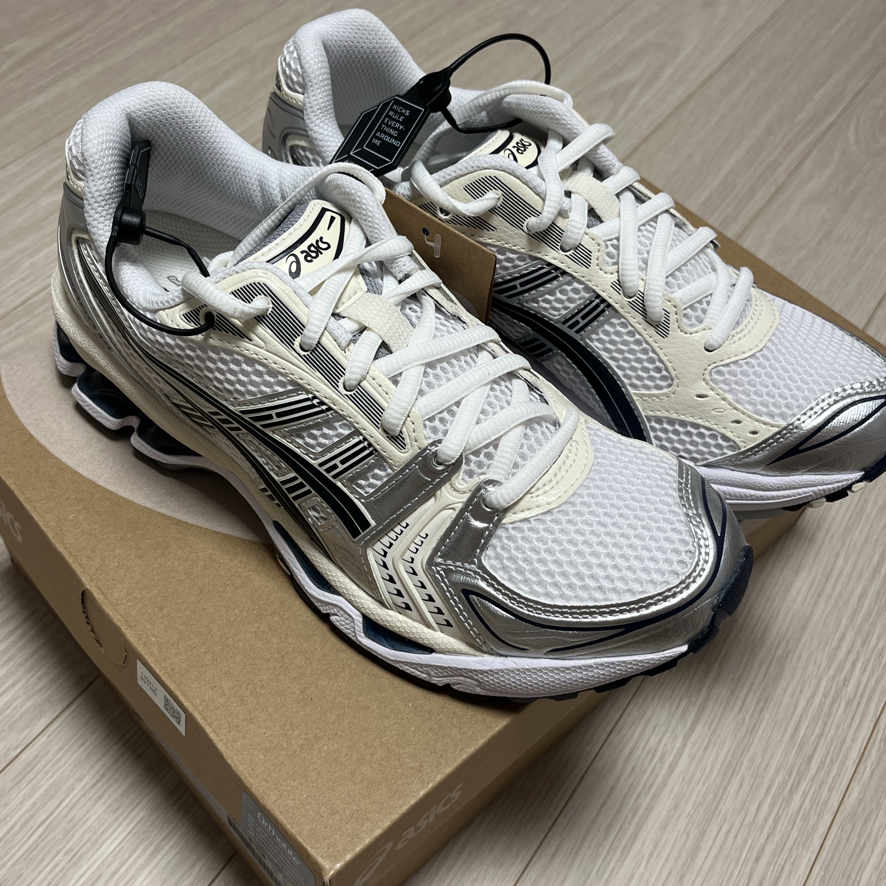 (W) Asics Gel-Kayano 14 White Midnight 착용 스타일