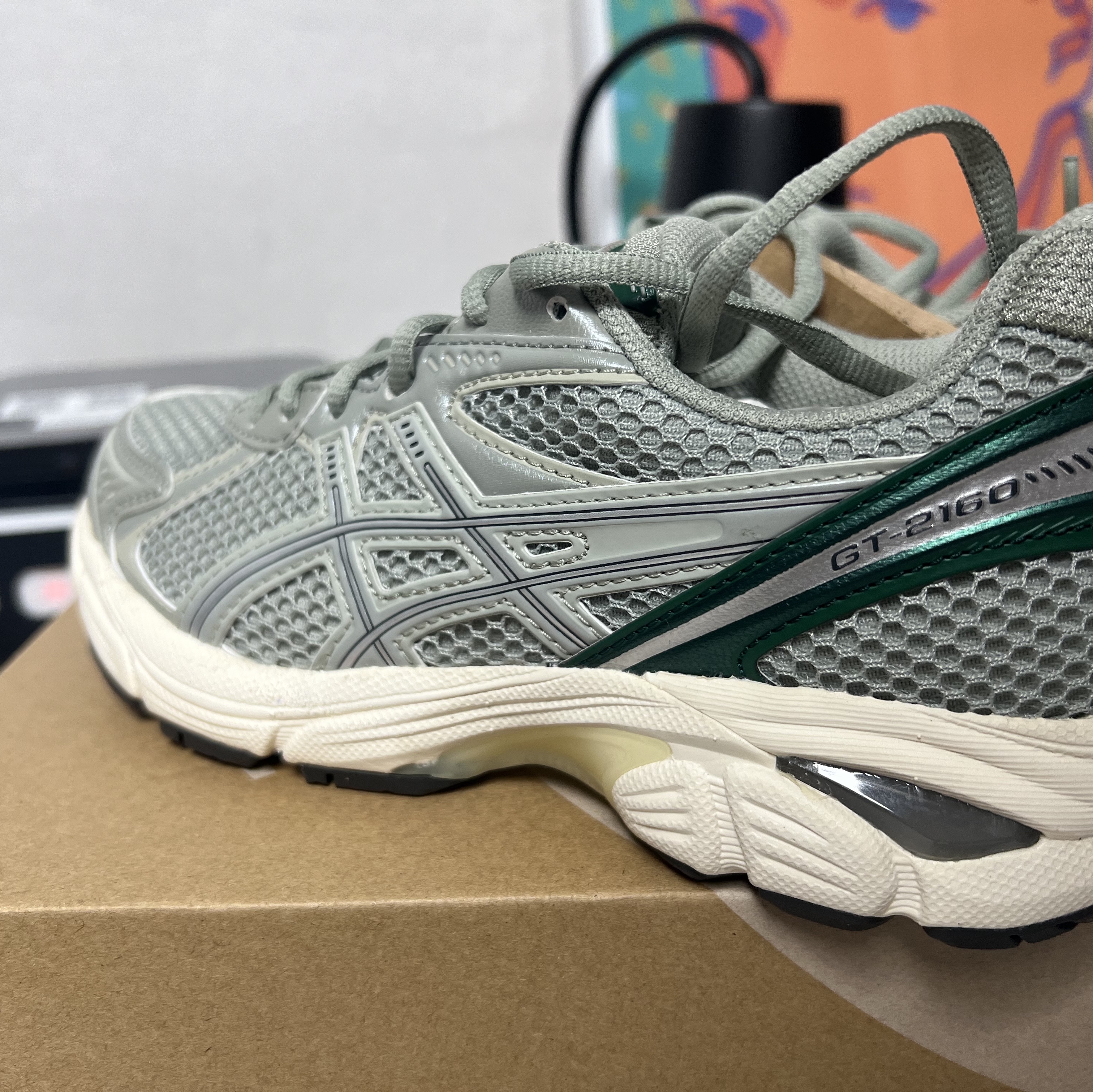 Asics GT-2160 Seal Grey Jewel Green 착용 스타일 - 2