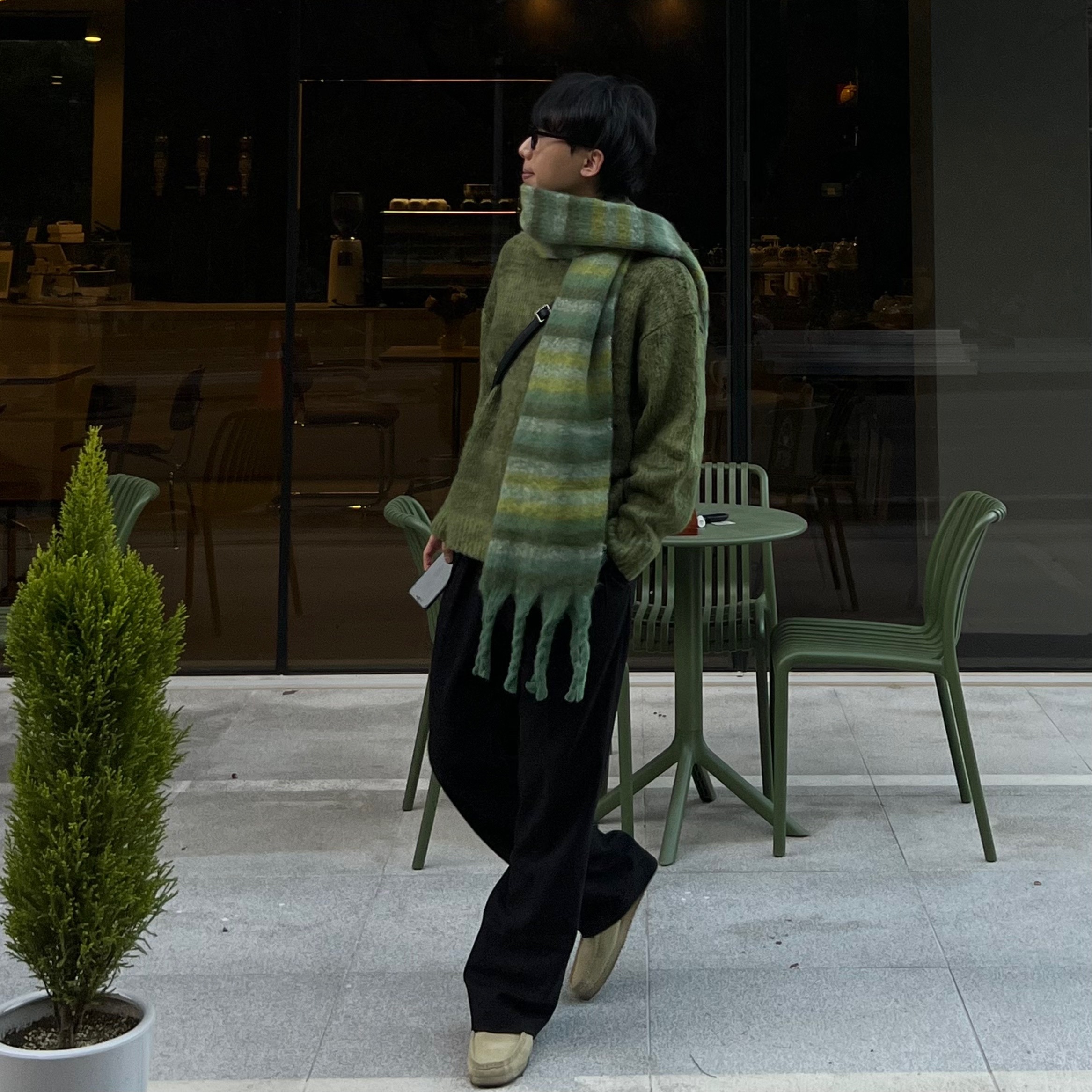 Clarks Wallabee Maple Suede 착용 스타일 - 3