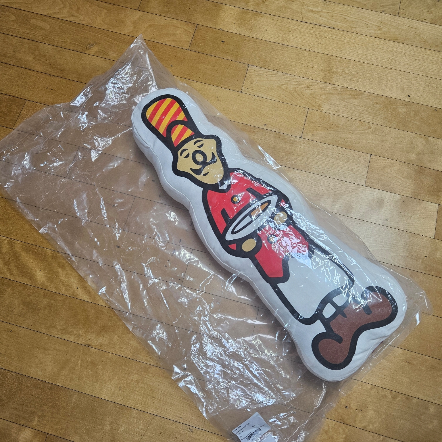 Human Made Mr. Cumin Cushion Small Red 착용 스타일