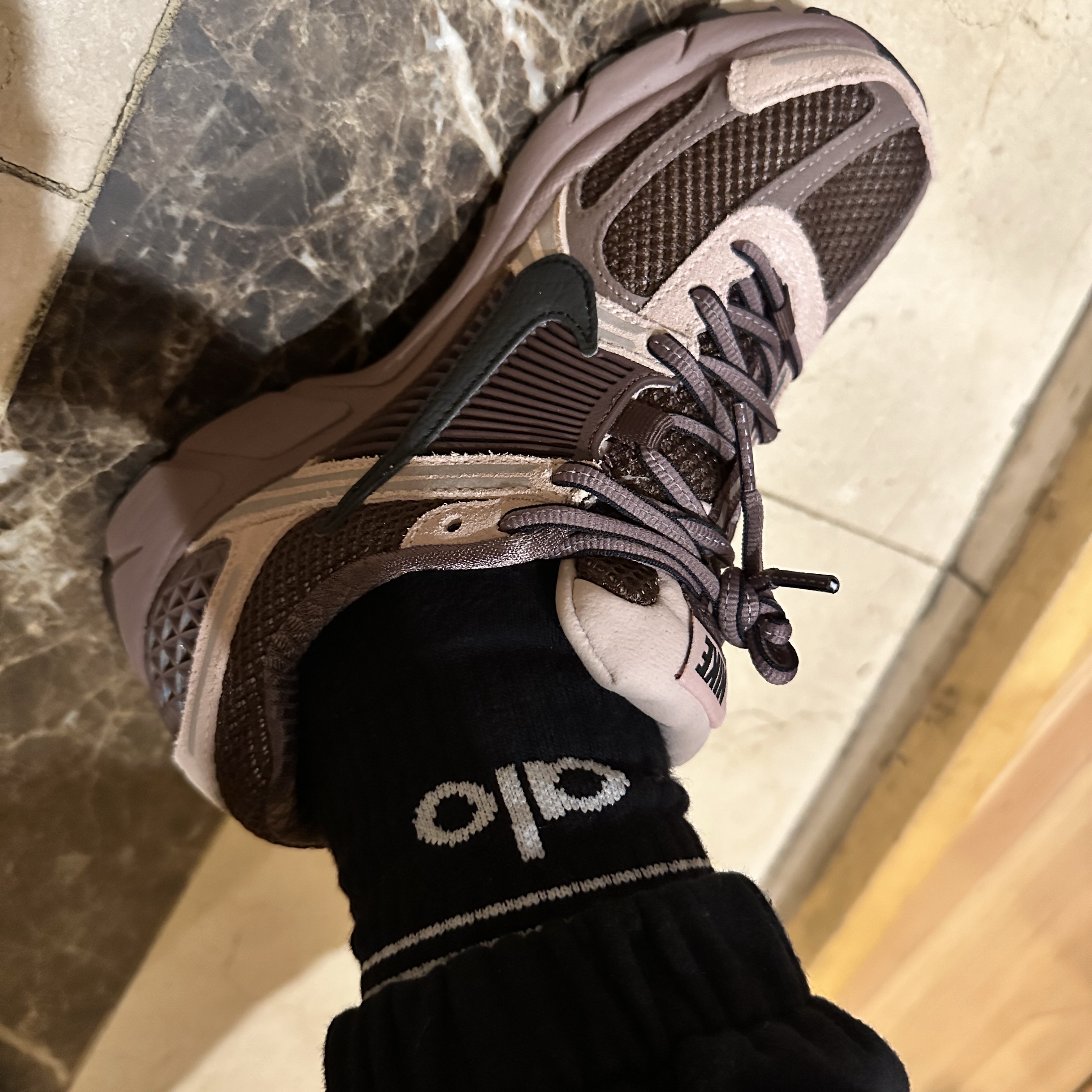 (W) Nike Zoom Vomero 5 Pink Oxford and Plum Eclipse 착용 스타일