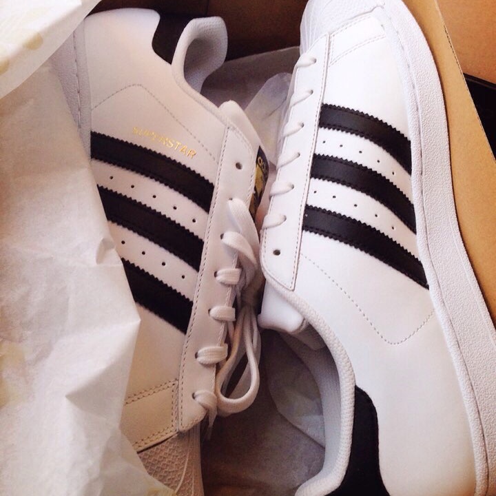 Adidas Superstar White Black 착용 스타일