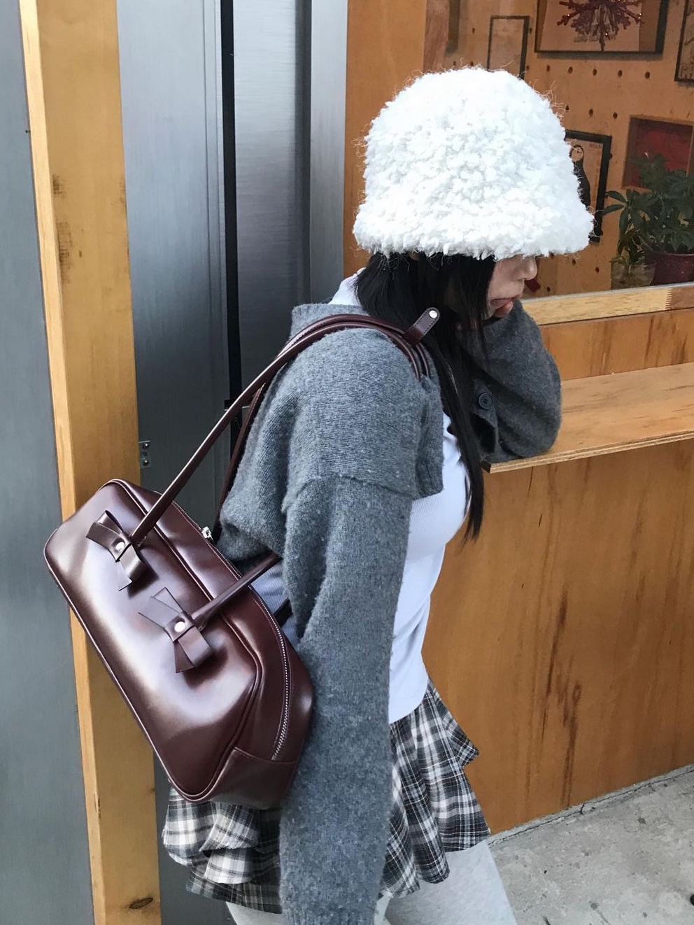 [예약 배송] Saenginstudios Ribbon Baguette Bag Burgundy, [예약 배송] Saenginstudios Ribbon Baguette Bag Black 착용 스타일