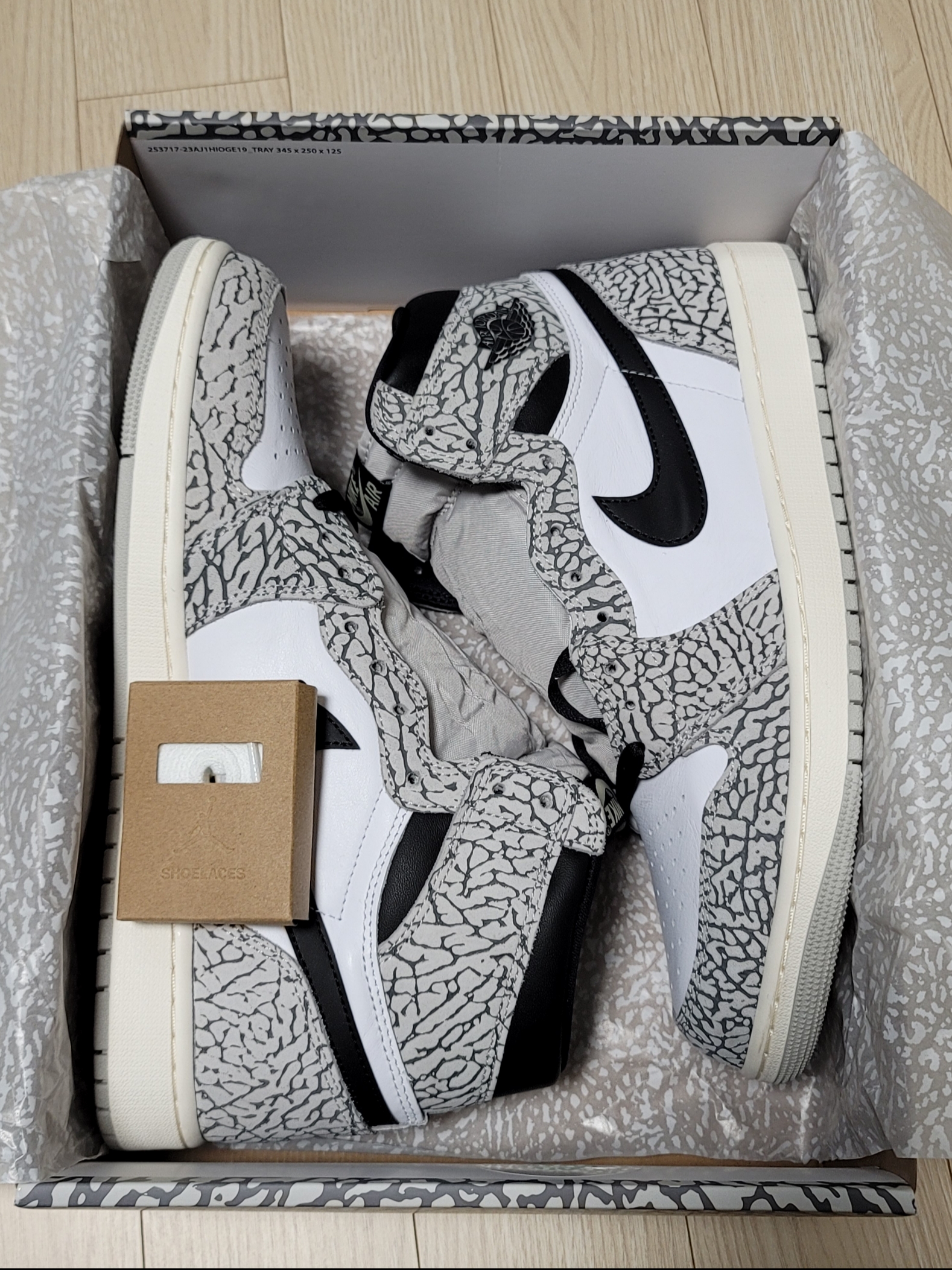 Jordan 1 Retro High OG White Cement 착용 스타일