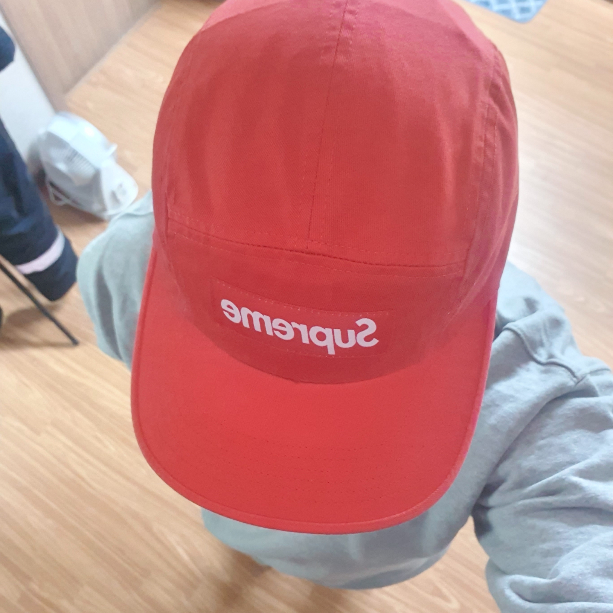 Supreme Washed Chino Twill Camp Cap Red 착용 스타일 - 1
