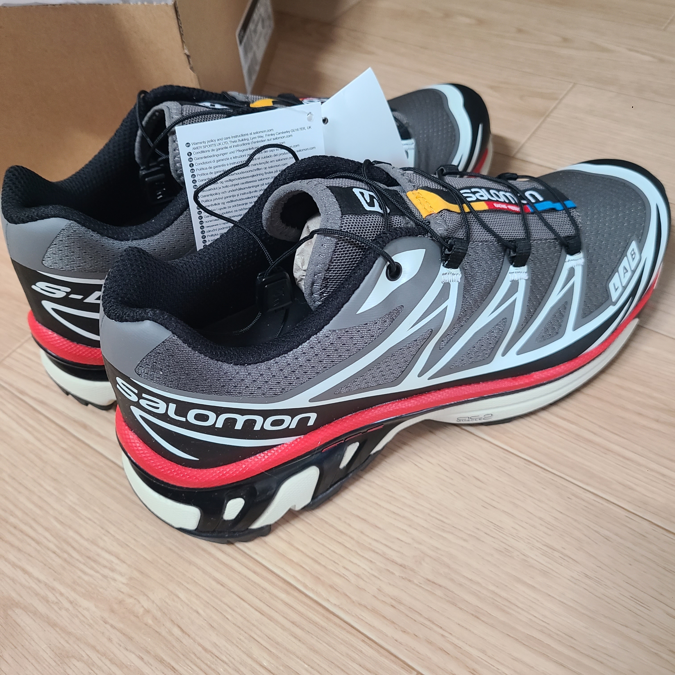 Salomon XT-6 Pewter Aurora Red 착용 스타일