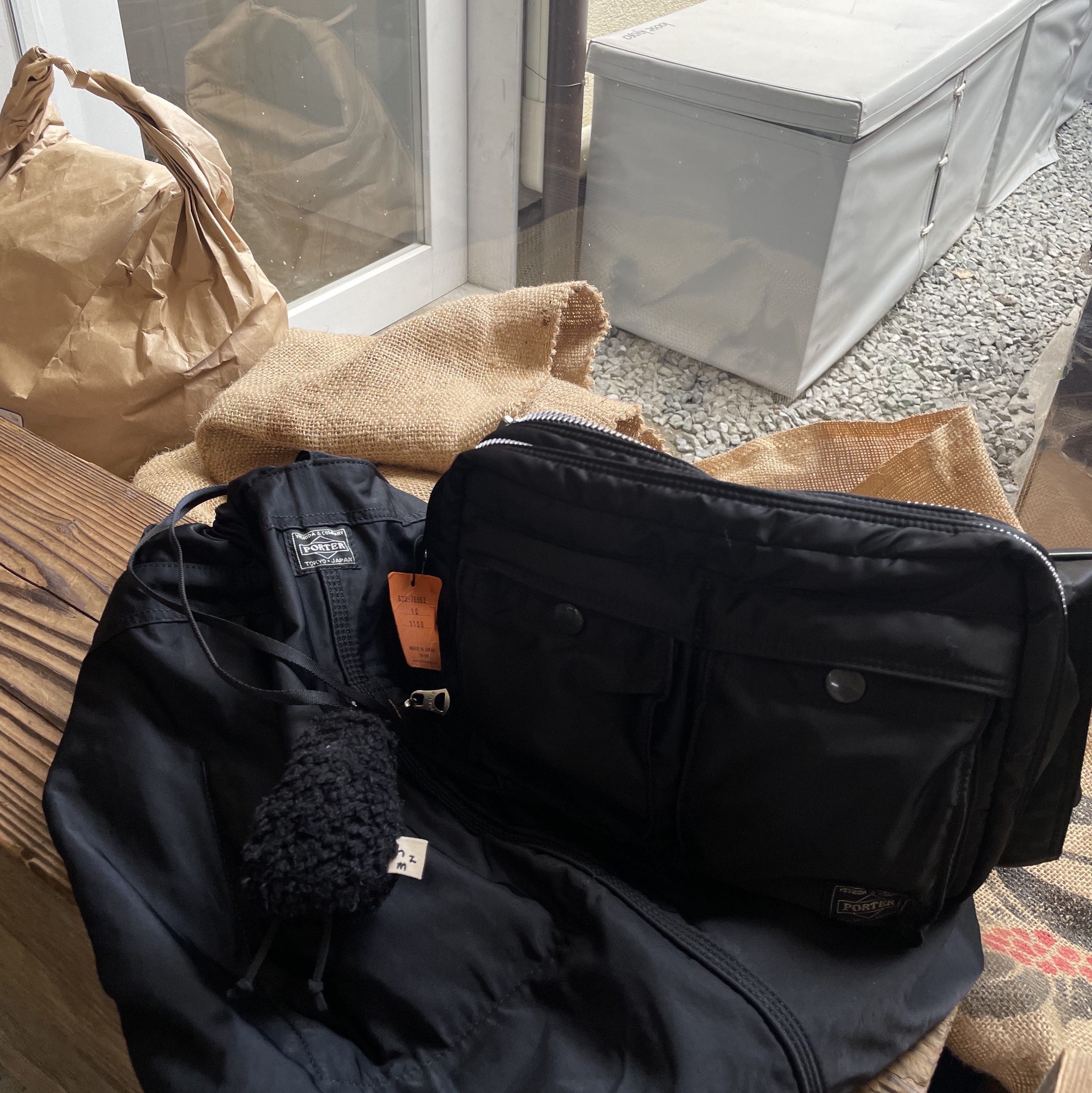 Porter Mile Knapsack Black, Porter Tanker Shoulder Bag S Black 착용 스타일 - 3