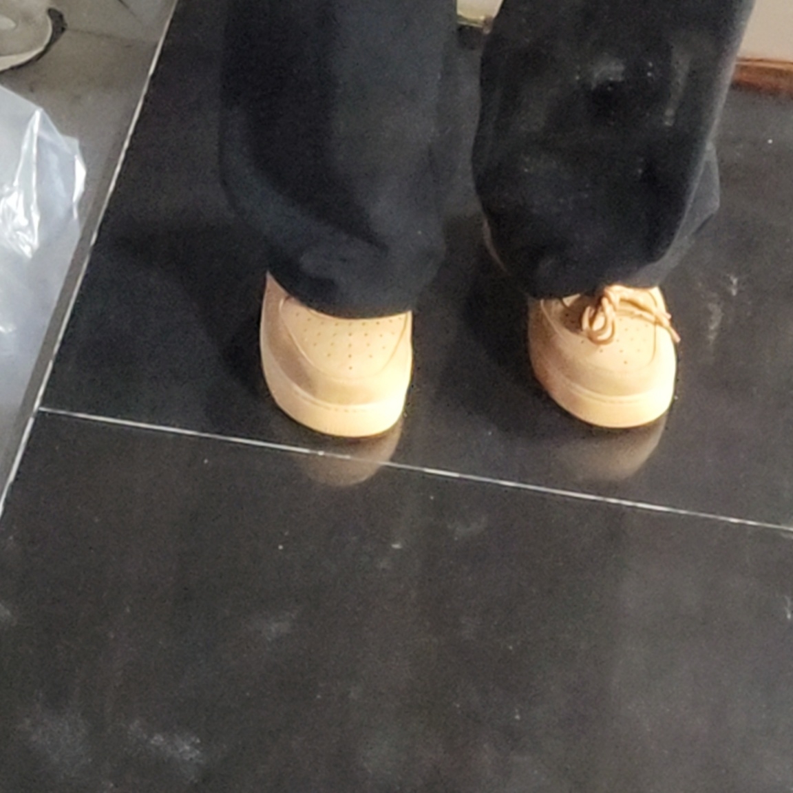Nike Air Force 1 '07 WB Flax 착용 스타일
