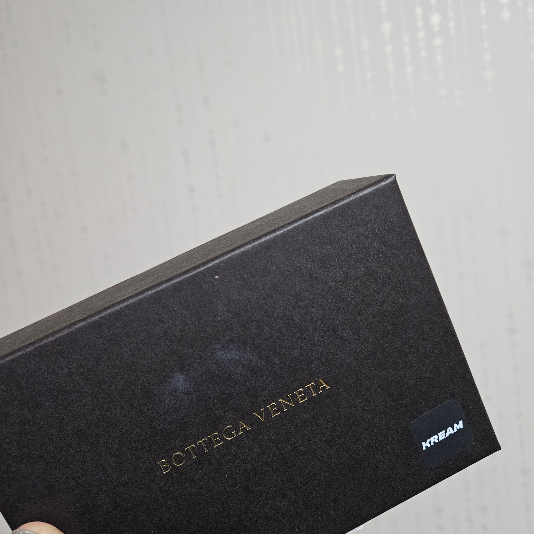 Bottega Veneta Card Case Black 착용 스타일 - 2