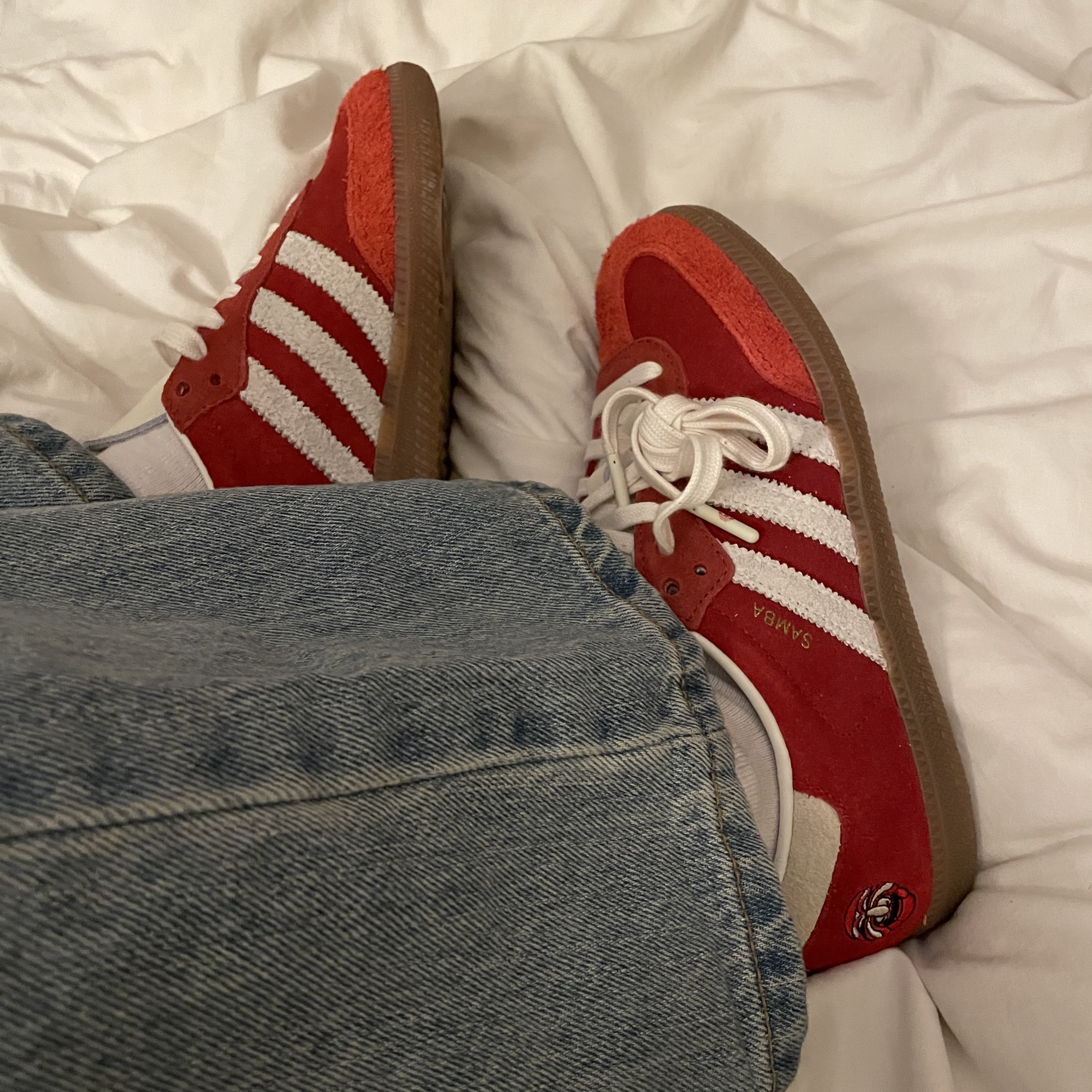 Adidas Samba OG Tal Better Scarlet Off White 착용 스타일