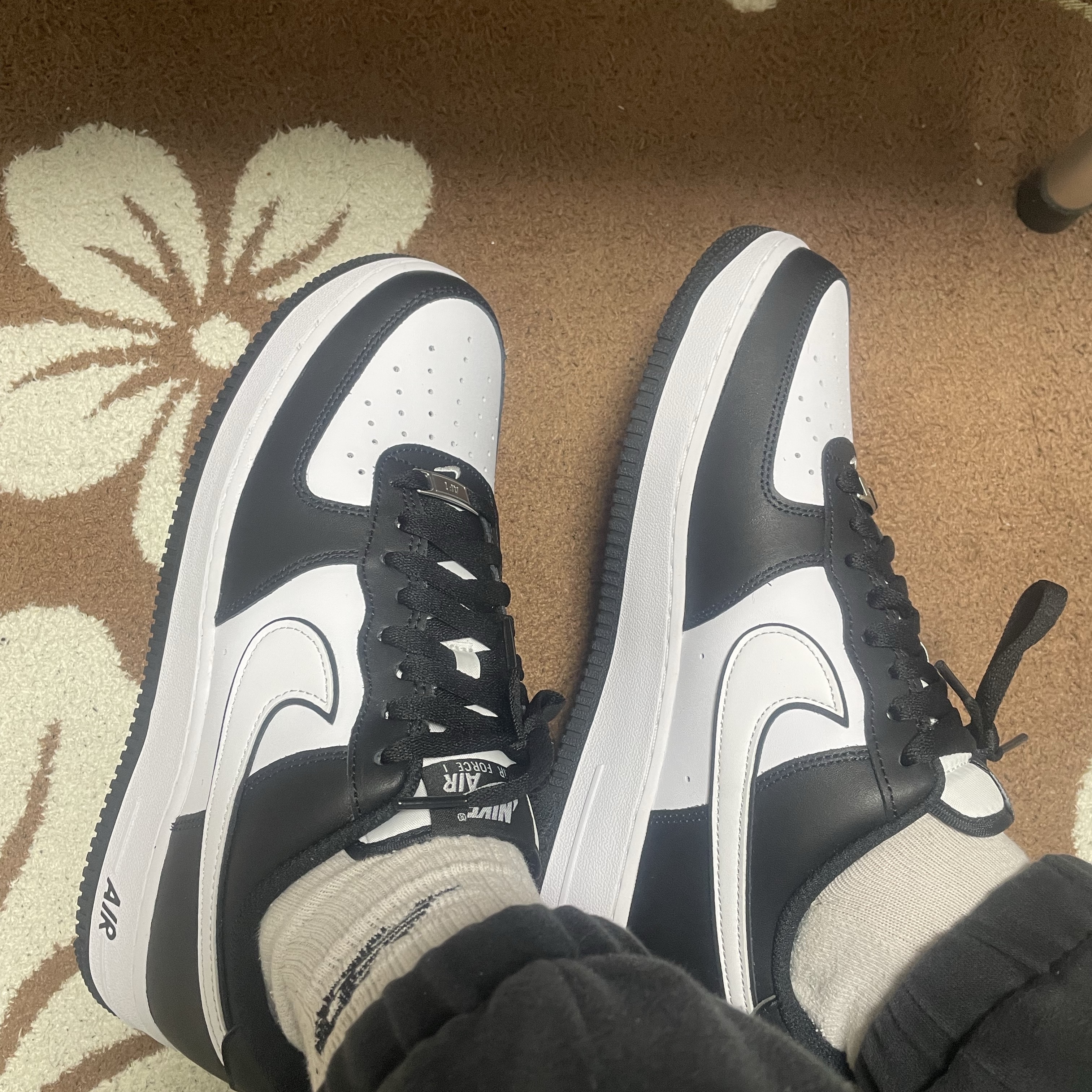 Nike Air Force 1 '07 Black White 착용 스타일