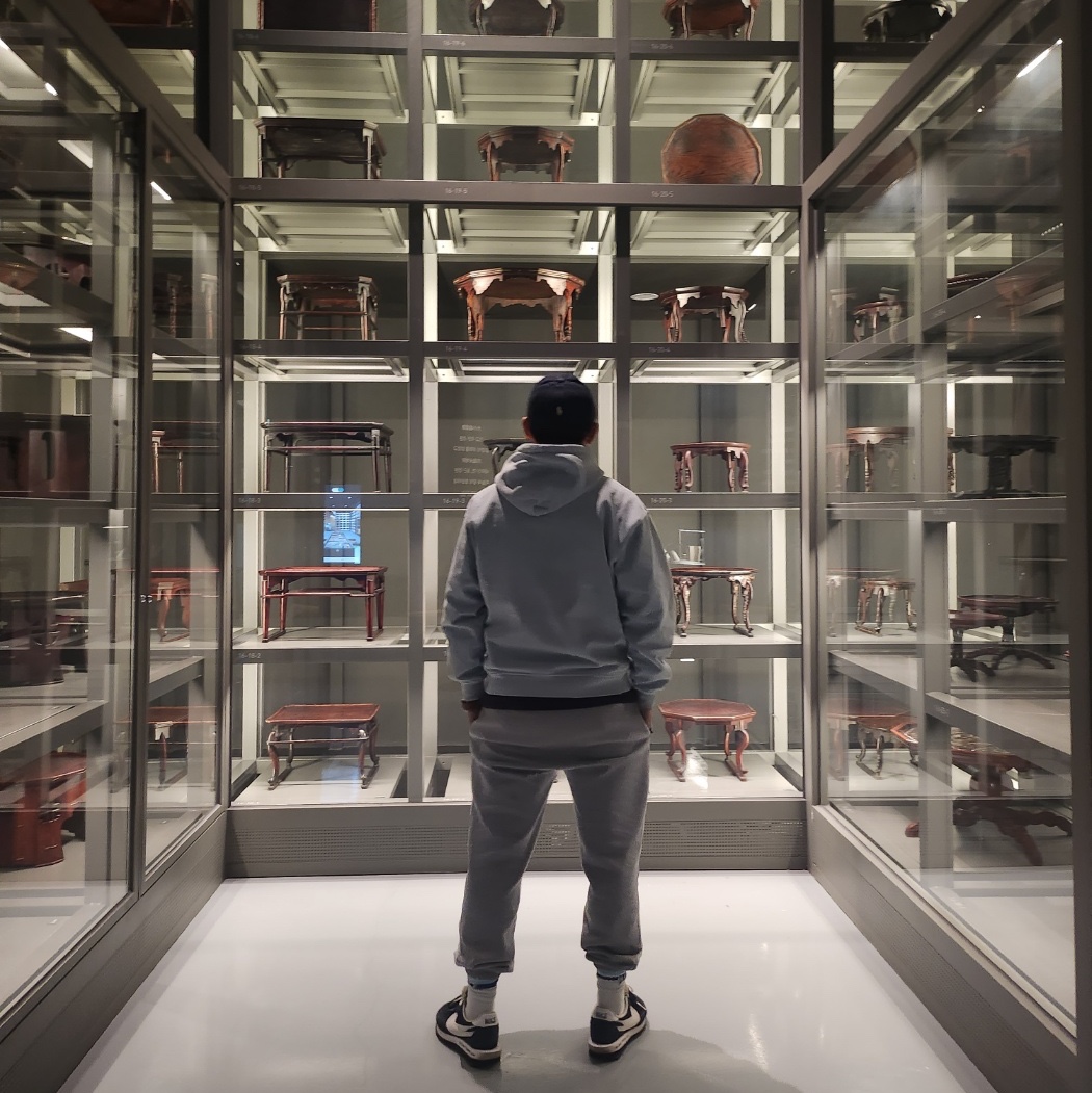 Kith Cyber Monday Hoodie Mykonos, Nike x Sacai x Fragment LDWaffle Blackened Blue 착용 스타일 - 3