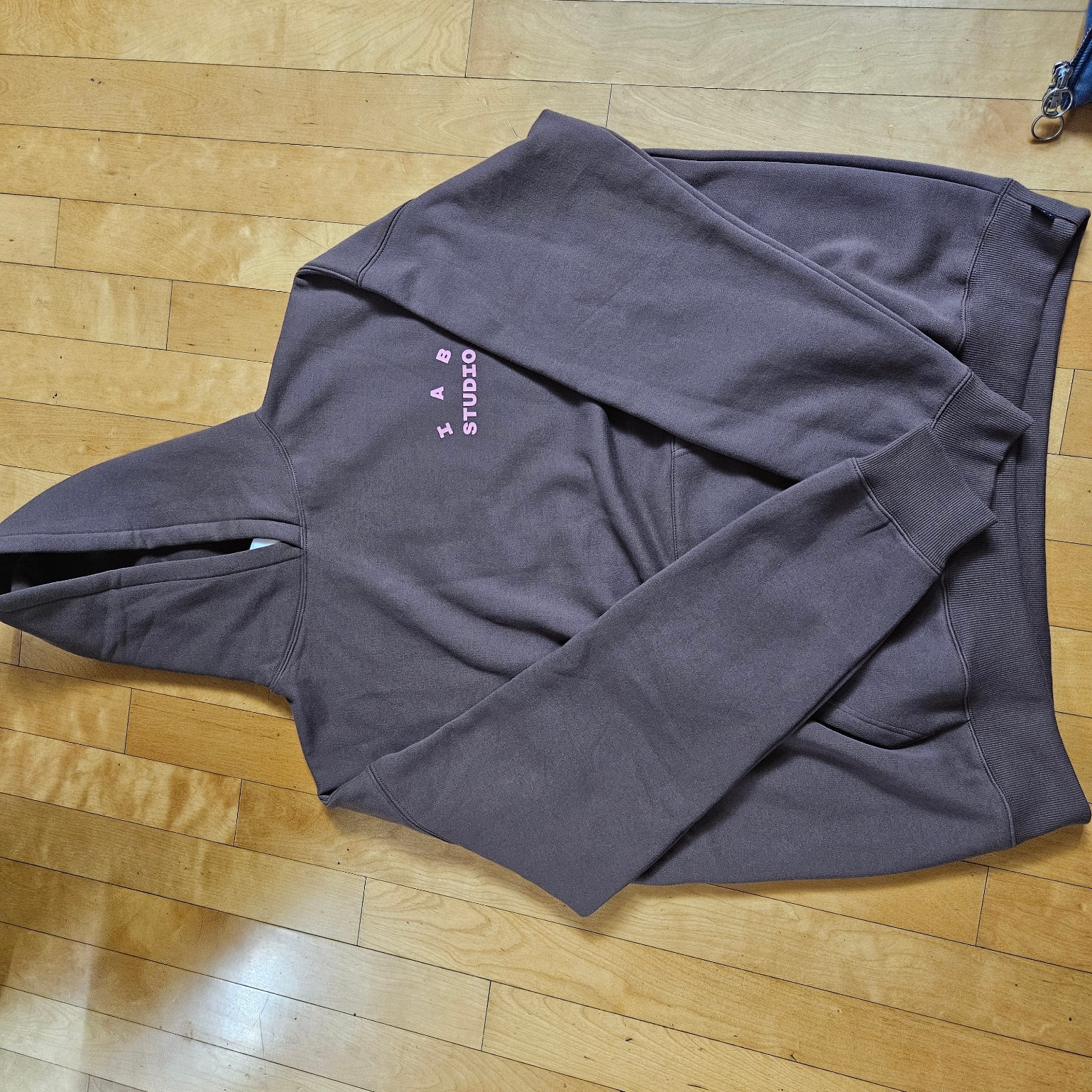Jordan 1 x Travis Scott Retro Low OG SP Mocha, IAB Studio Hoodie Choco - Harajuku Exclusive 착용 스타일 - 2
