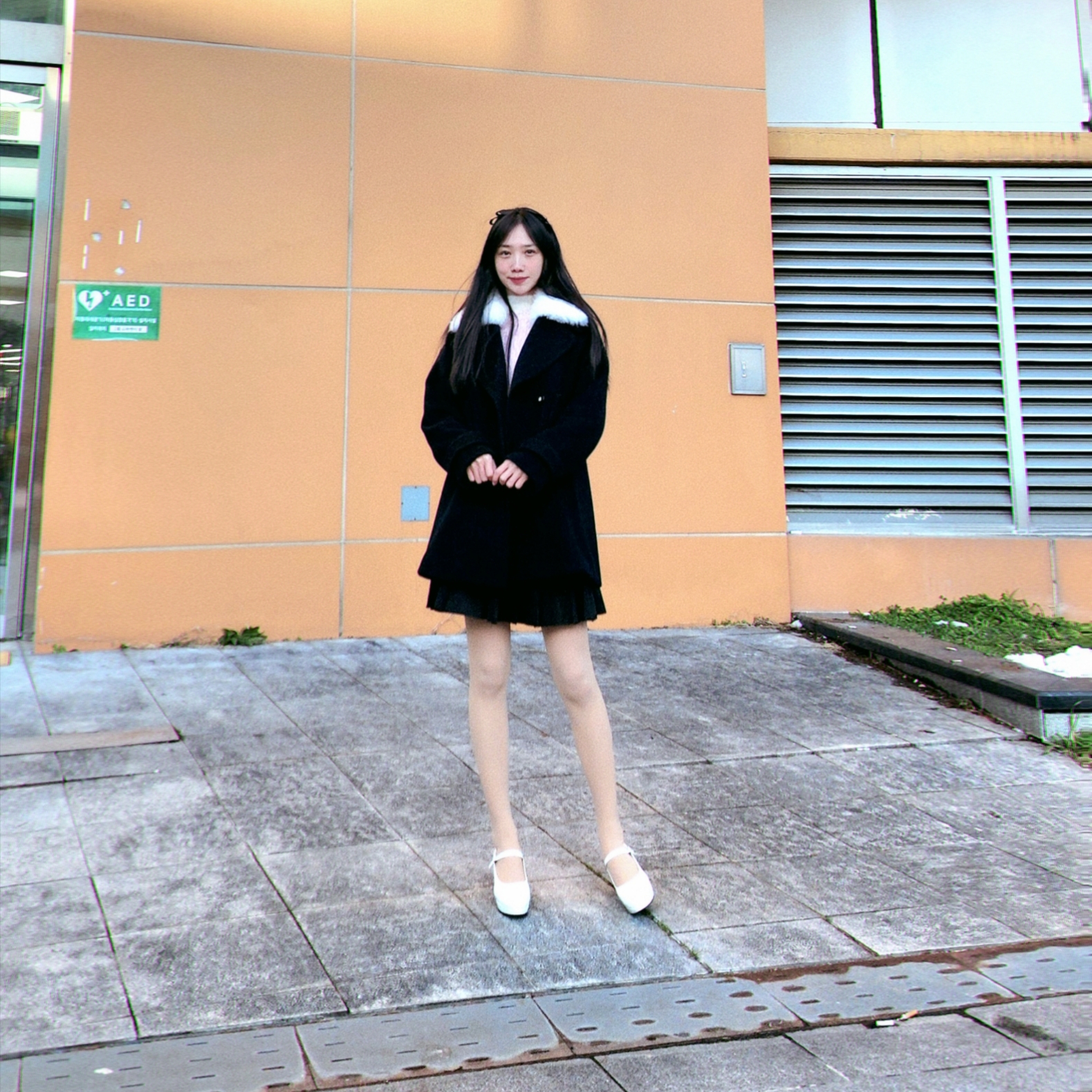 (W) Maison Kitsune Chillax Fox Patch Adjusted R-Neck Cardigan Dusty Rose, (W) Maison Margiela Four Stitches Decortique Mary Janes White 착용 스타일
