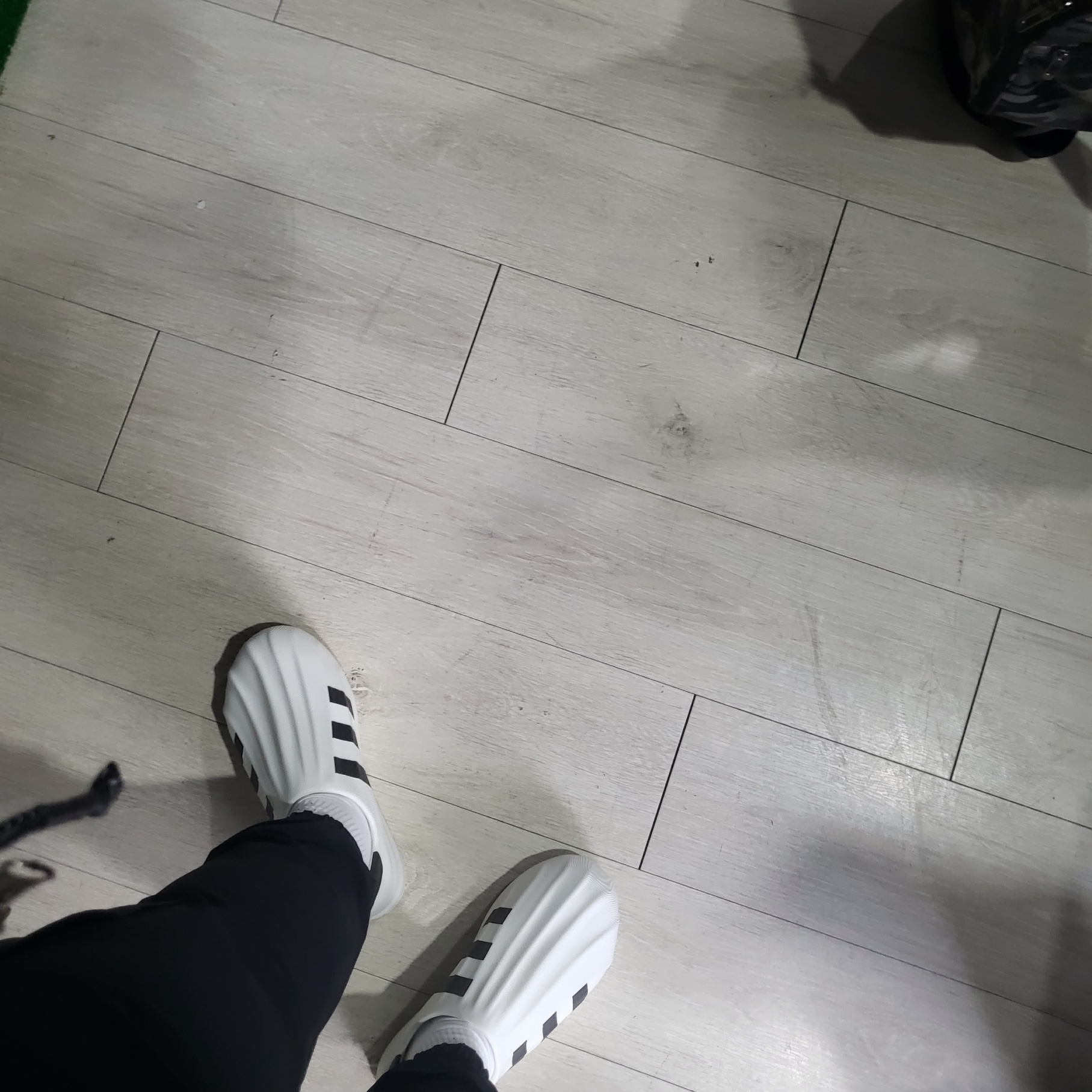 Adidas Adifom Superstar Core White 착용 스타일 - 3