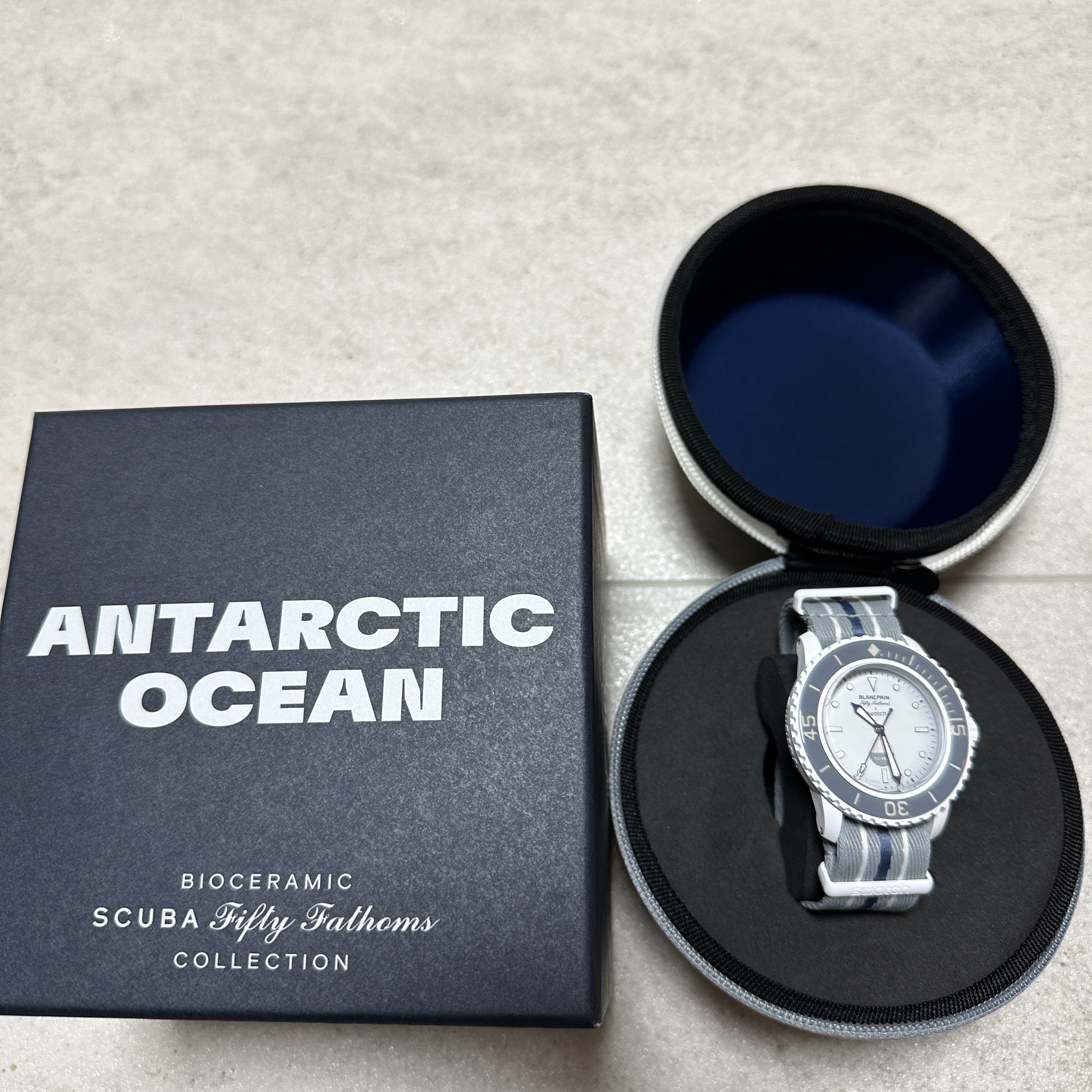 Swatch x Blancpain Bioceramic Antarctic Ocean 착용 스타일 - 1