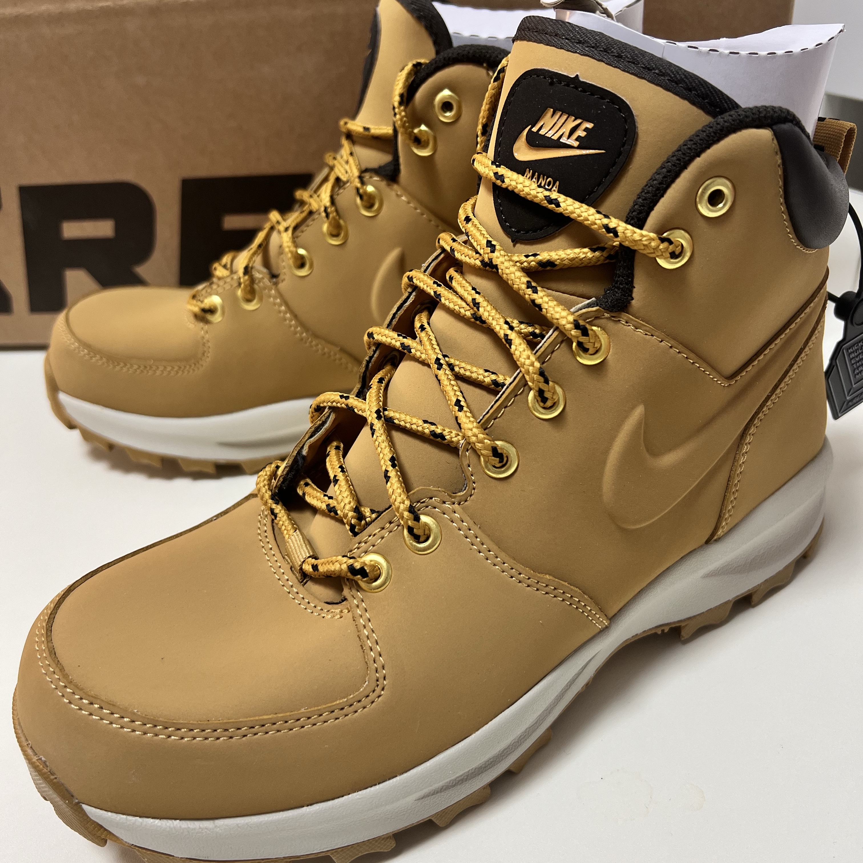 Nike Manoa Leather Haystack 착용 스타일 - 1