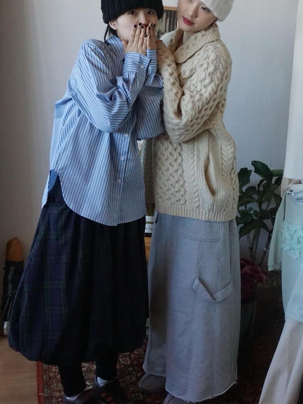 Saenginstudios Silky Stripe Shirt Blue, Saenginstudios Balloon Shirring Skirt Check 착용 스타일