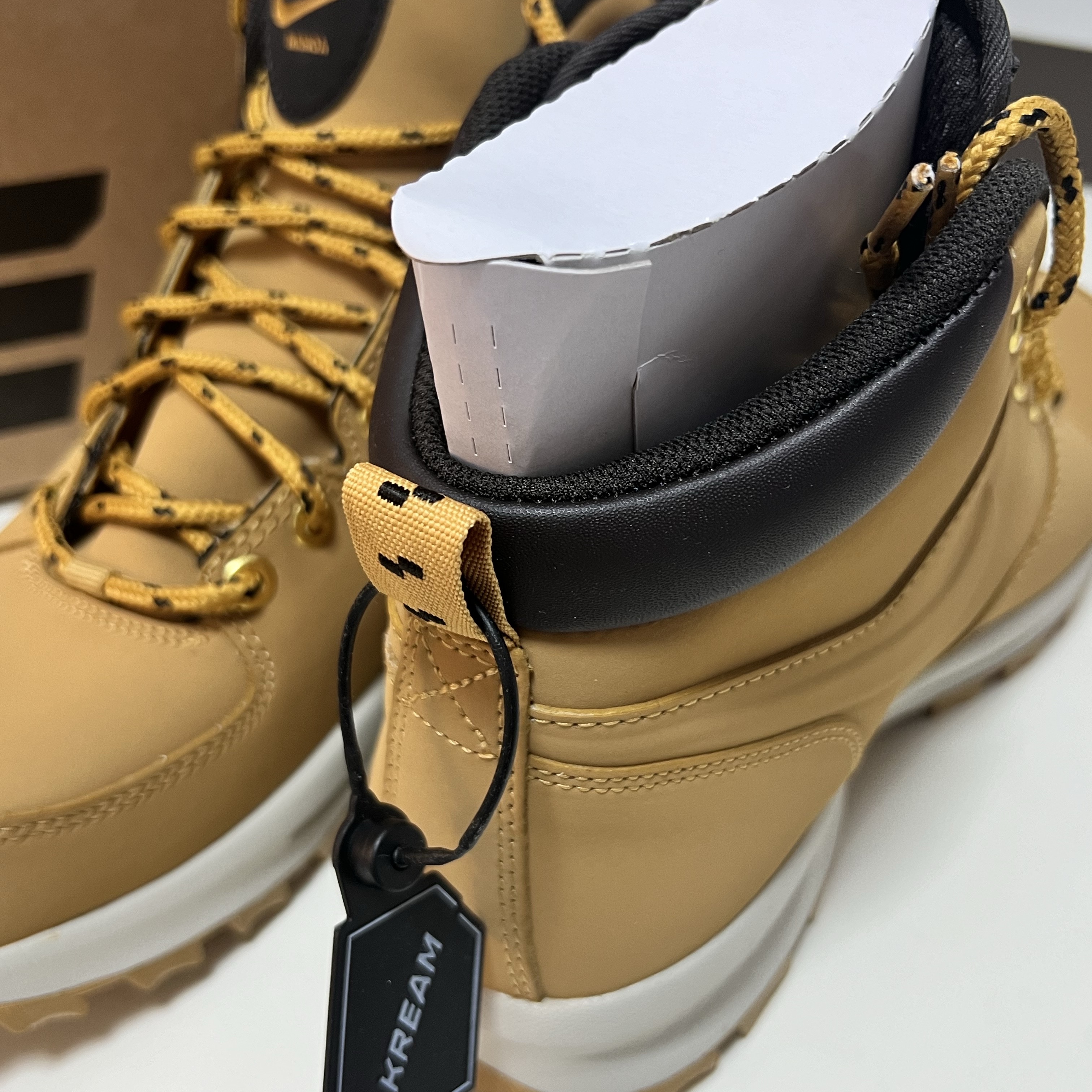 Nike Manoa Leather Haystack 착용 스타일 - 2