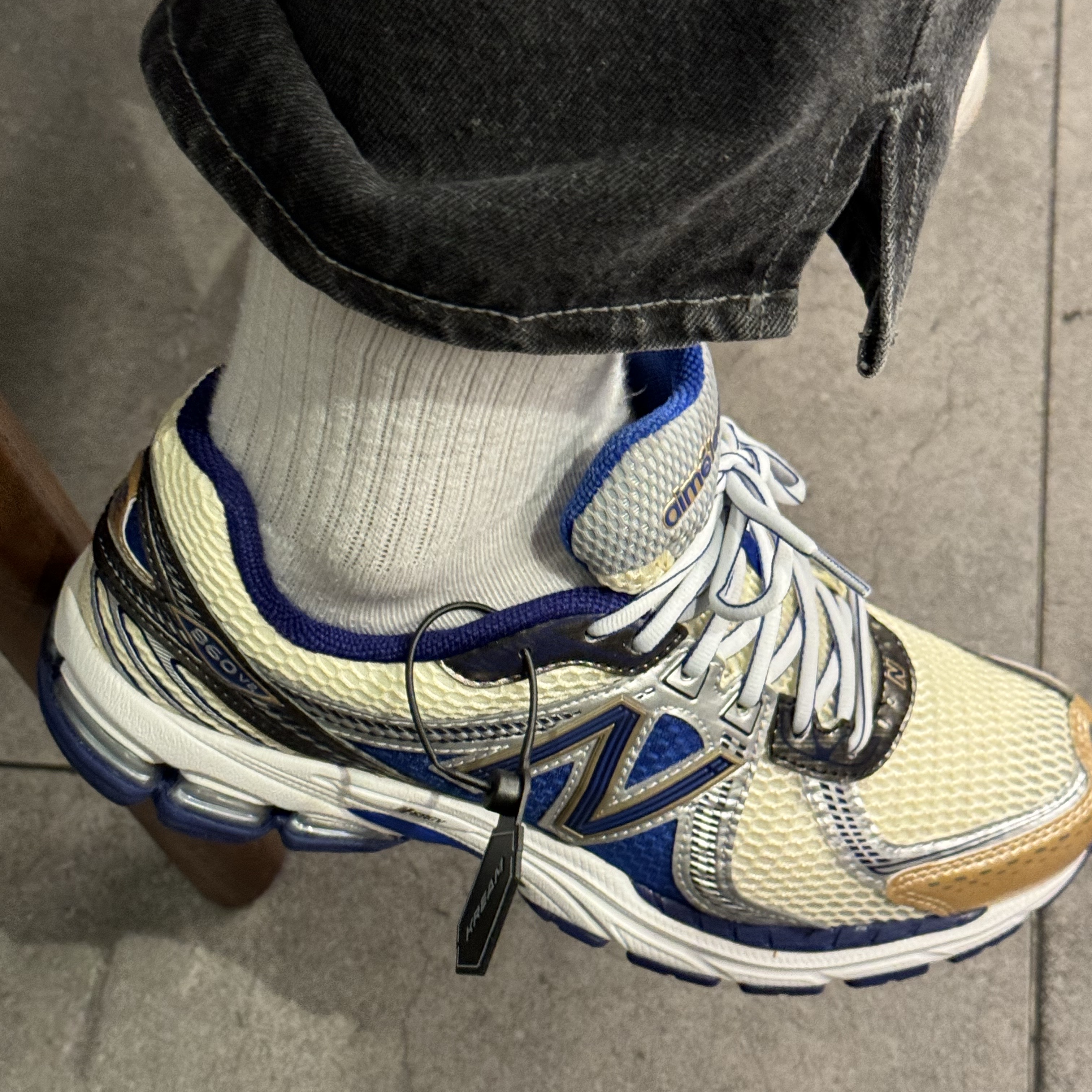 New Balance x Aime Leon Dore 860v2 Blue 착용 스타일