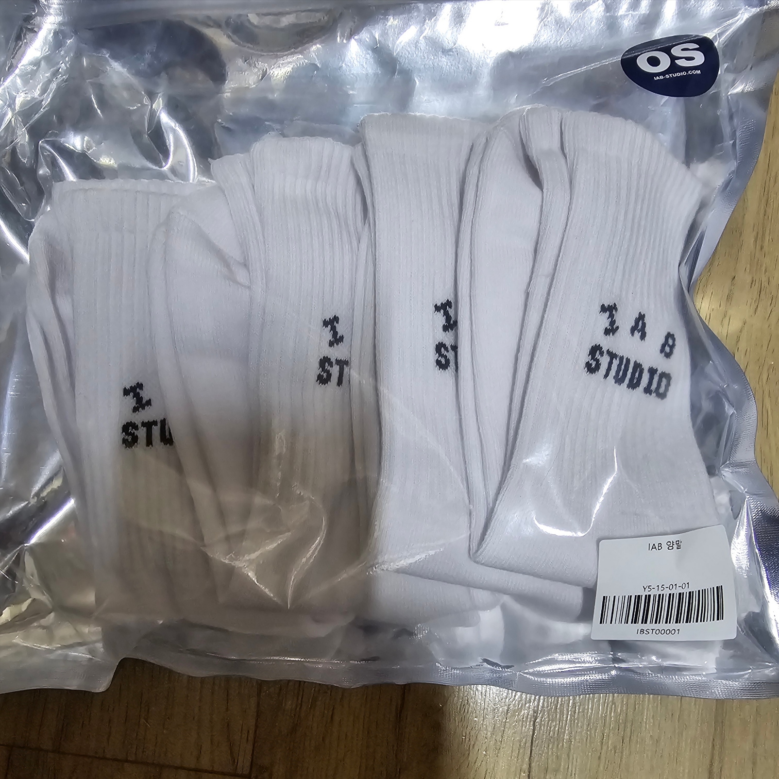 IAB Studio Socks White (5 Pack) 착용 스타일