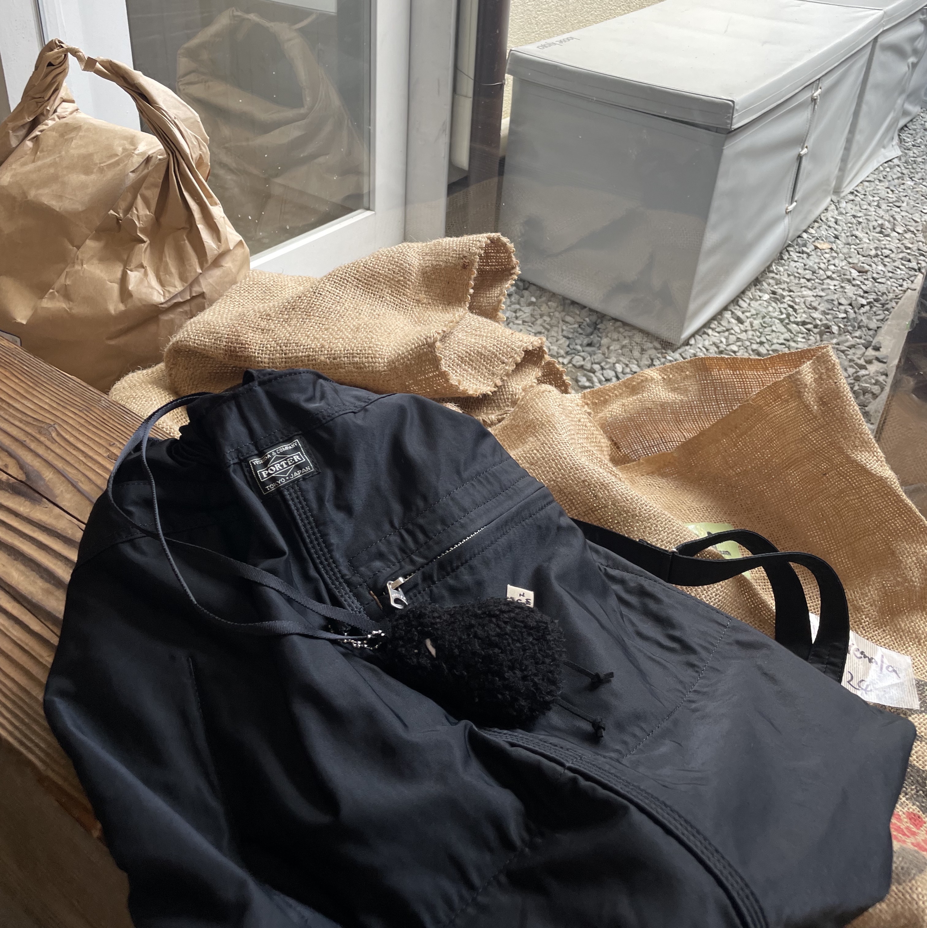 Porter Mile Knapsack Black, Porter Tanker Shoulder Bag S Black 착용 스타일 - 2