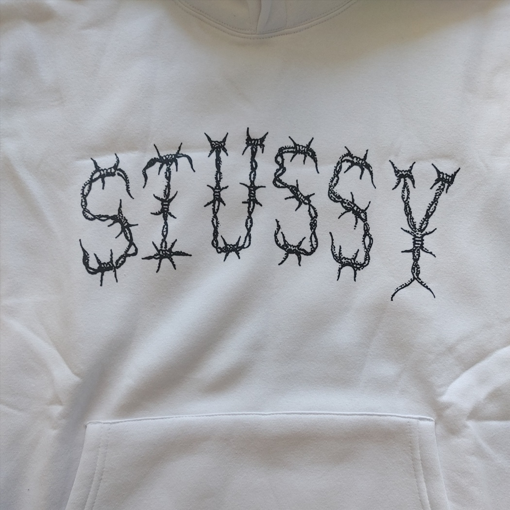 Stussy Barb Hoodie White 착용 스타일