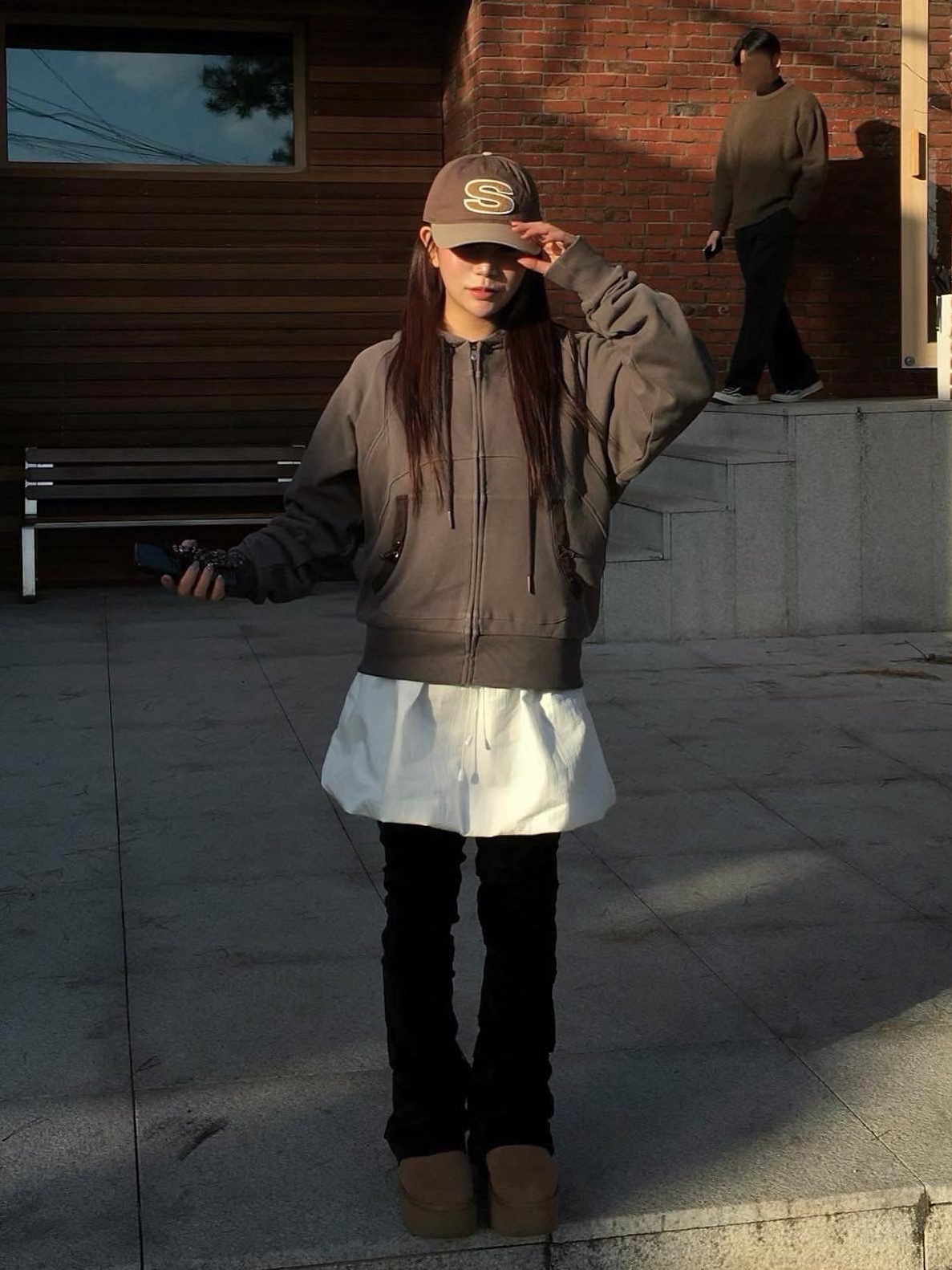 Stussy Chenille S Low Pro Cap Brown, (W) UGG Classic Mini Platform Boots Chestnut 착용 스타일