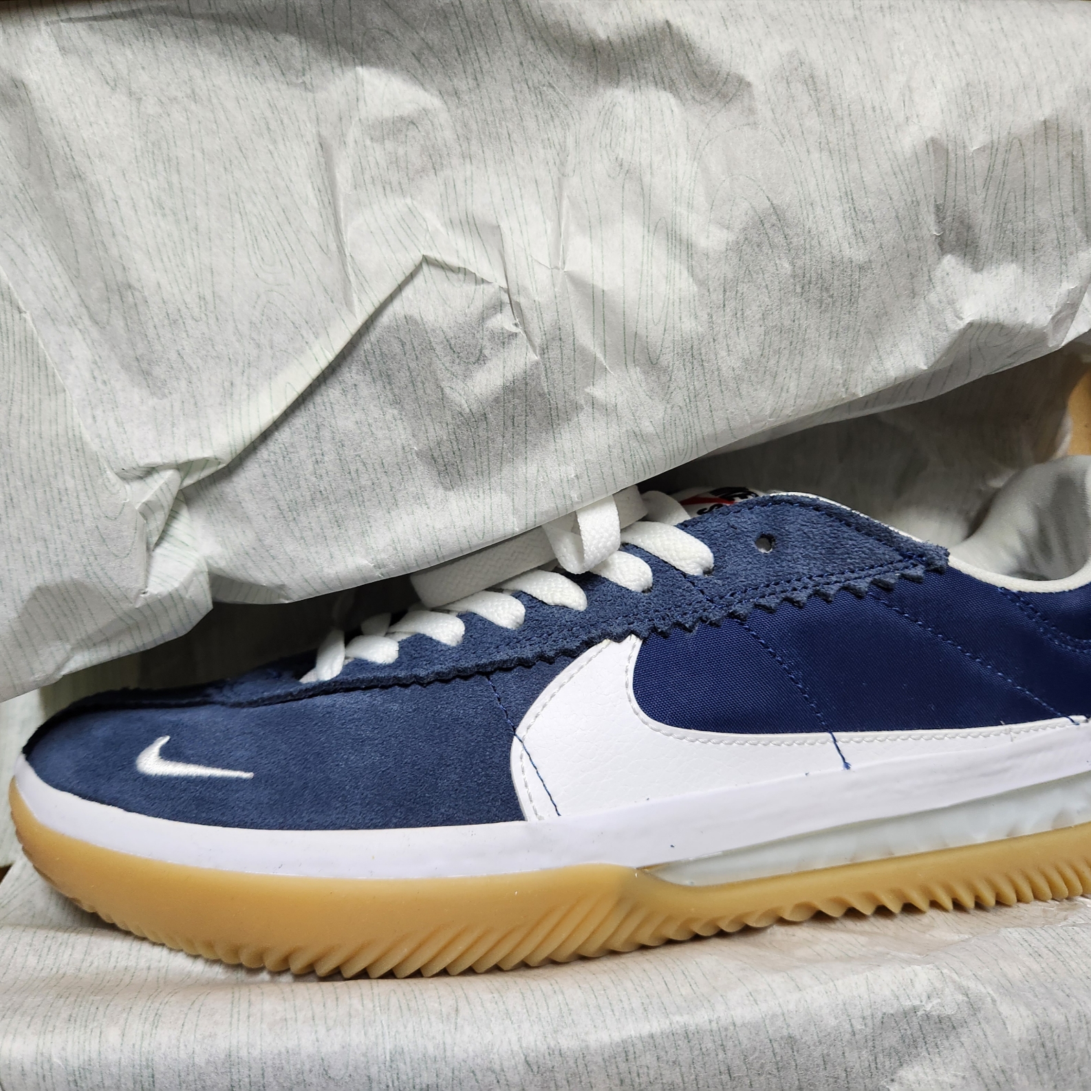 Nike BRSB Navy White 착용 스타일
