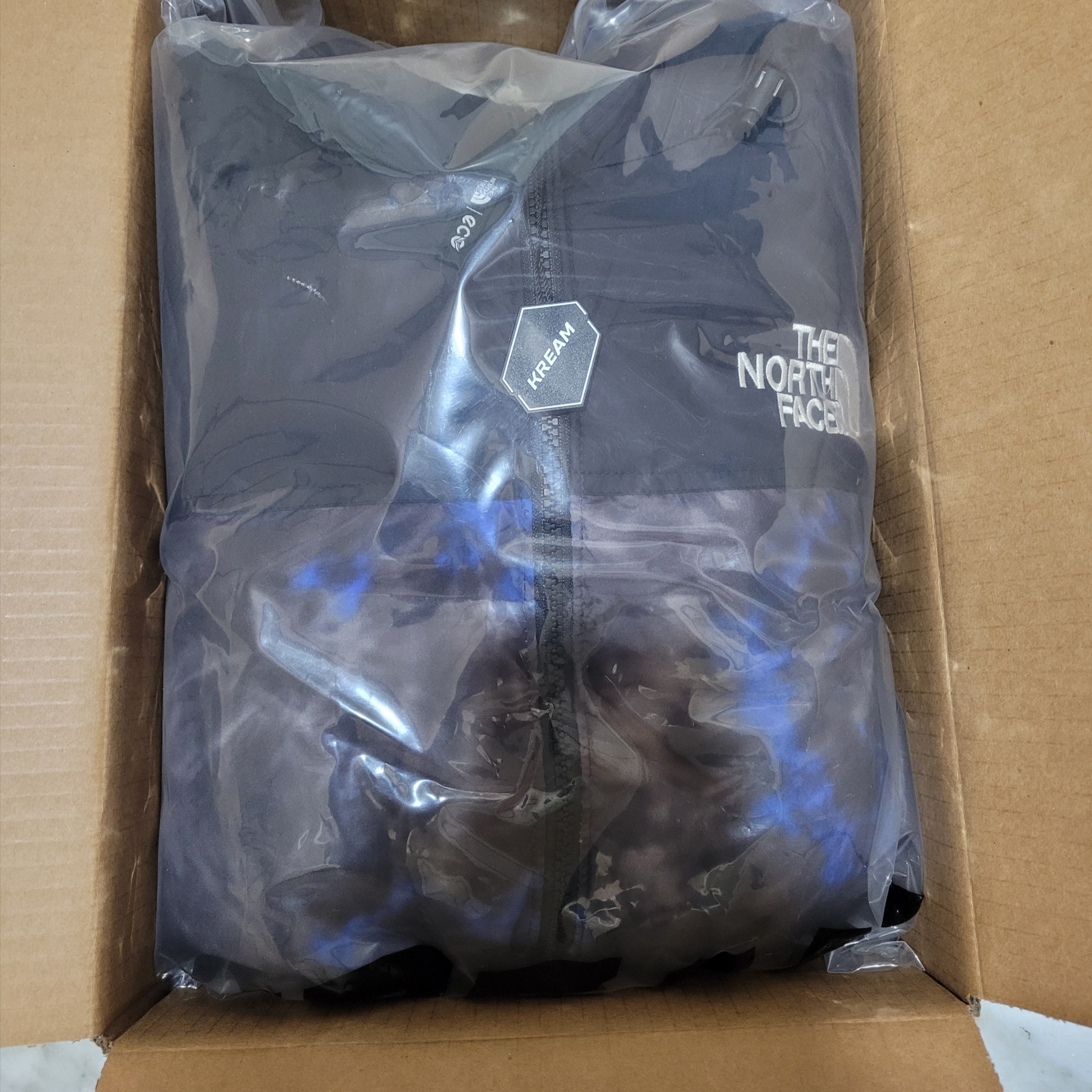 The North Face 1996 Novelty Nuptse Jacket Deep and Deep Navy 착용 스타일