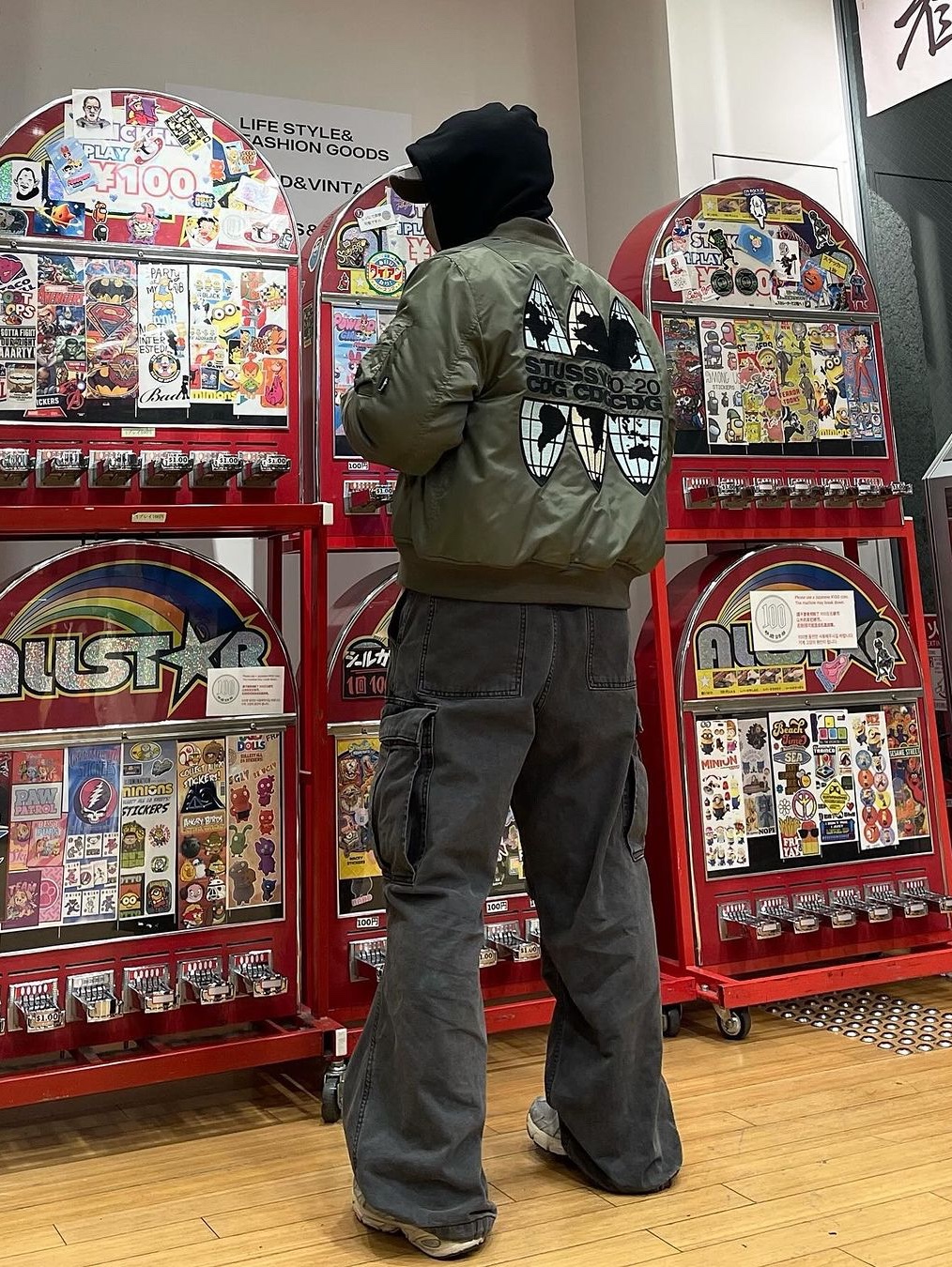 Nike x Stussy Reversible Jacket Medium Olive (FJ9153-222), Stussy x Our Legacy x Denim Tears TTL Varsity Jacket Black 착용 스타일 - 6