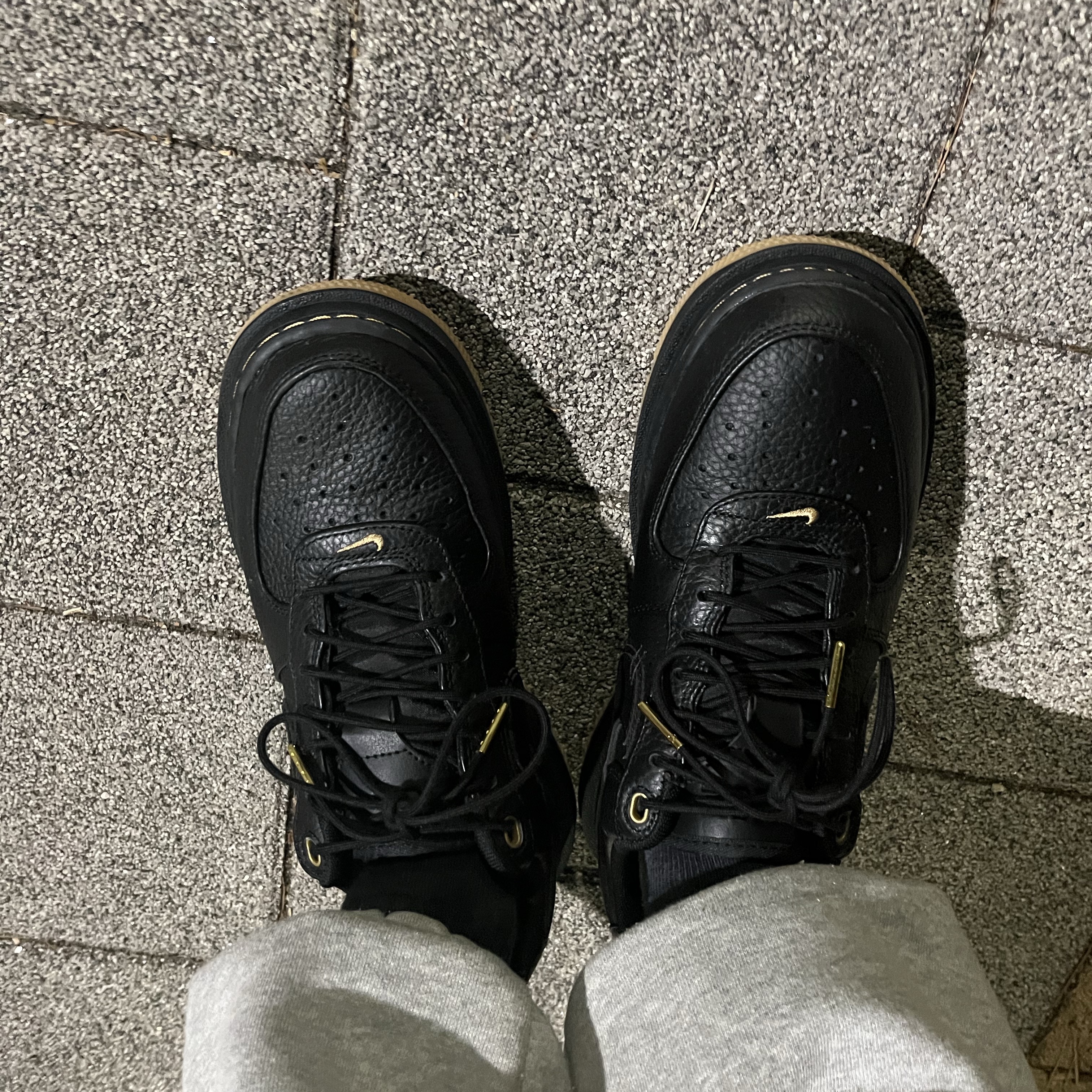Nike Air Force 1 Luxe Black 착용 스타일