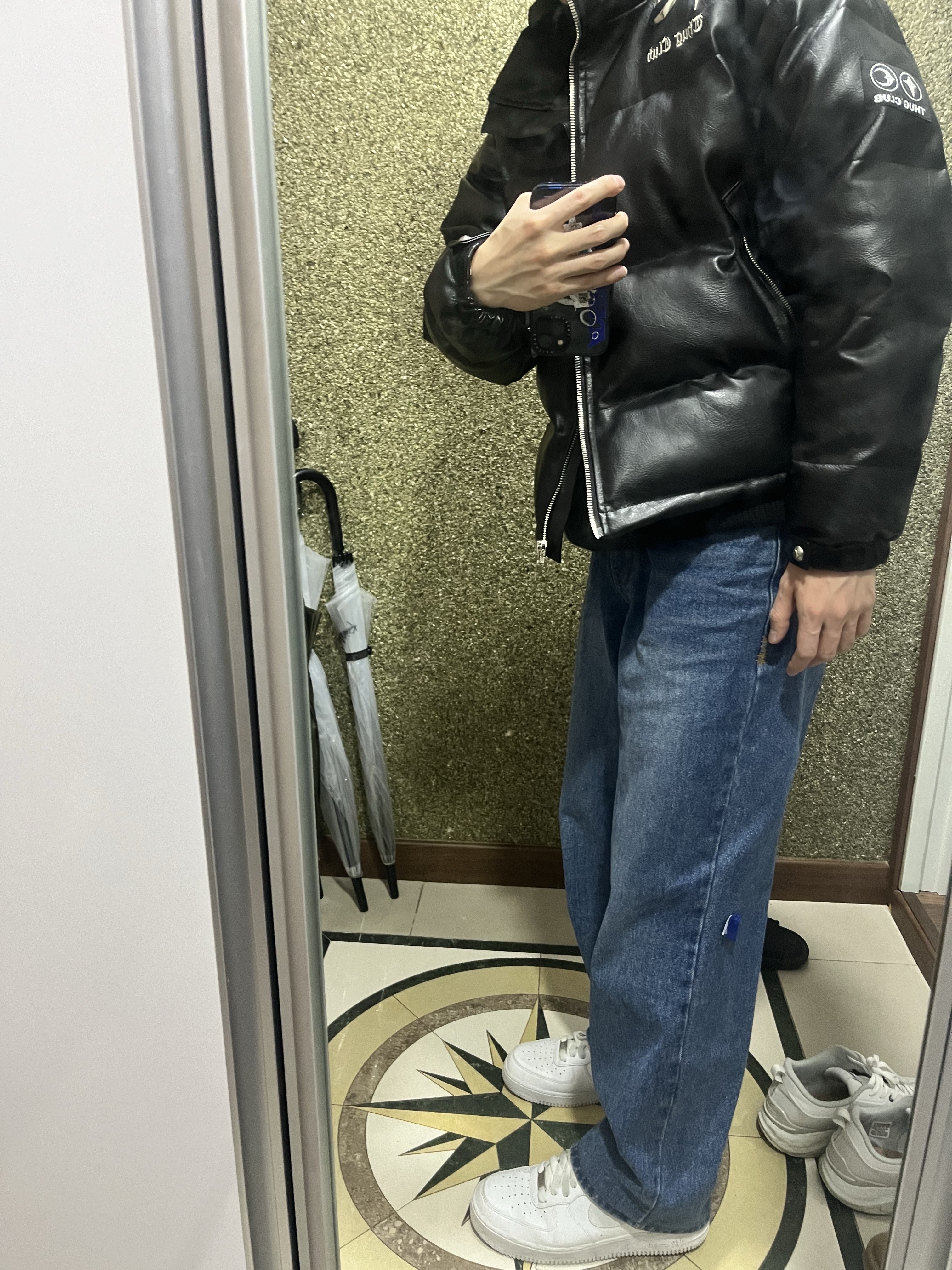 Thug Club Leather Puffer Jacket Black (Polyester), Nike Air Force 1 '07 Low White 착용 스타일