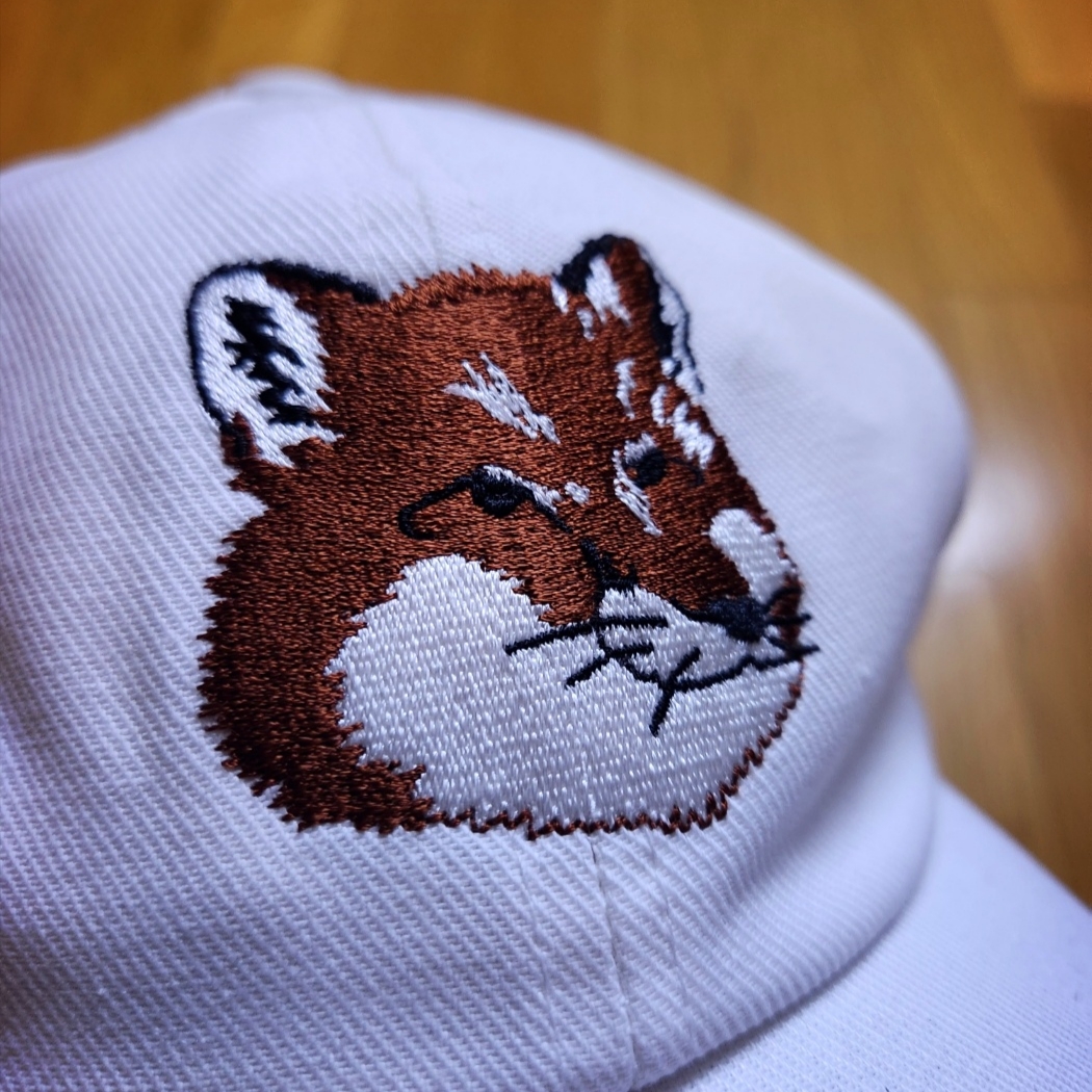 Maison Kitsune Large Fox Head Embroidered 6P Cap White - 21FW, Maison Kitsune Large Fox Head Embroidered 6P Cap Black - 21FW 착용 스타일 - 3