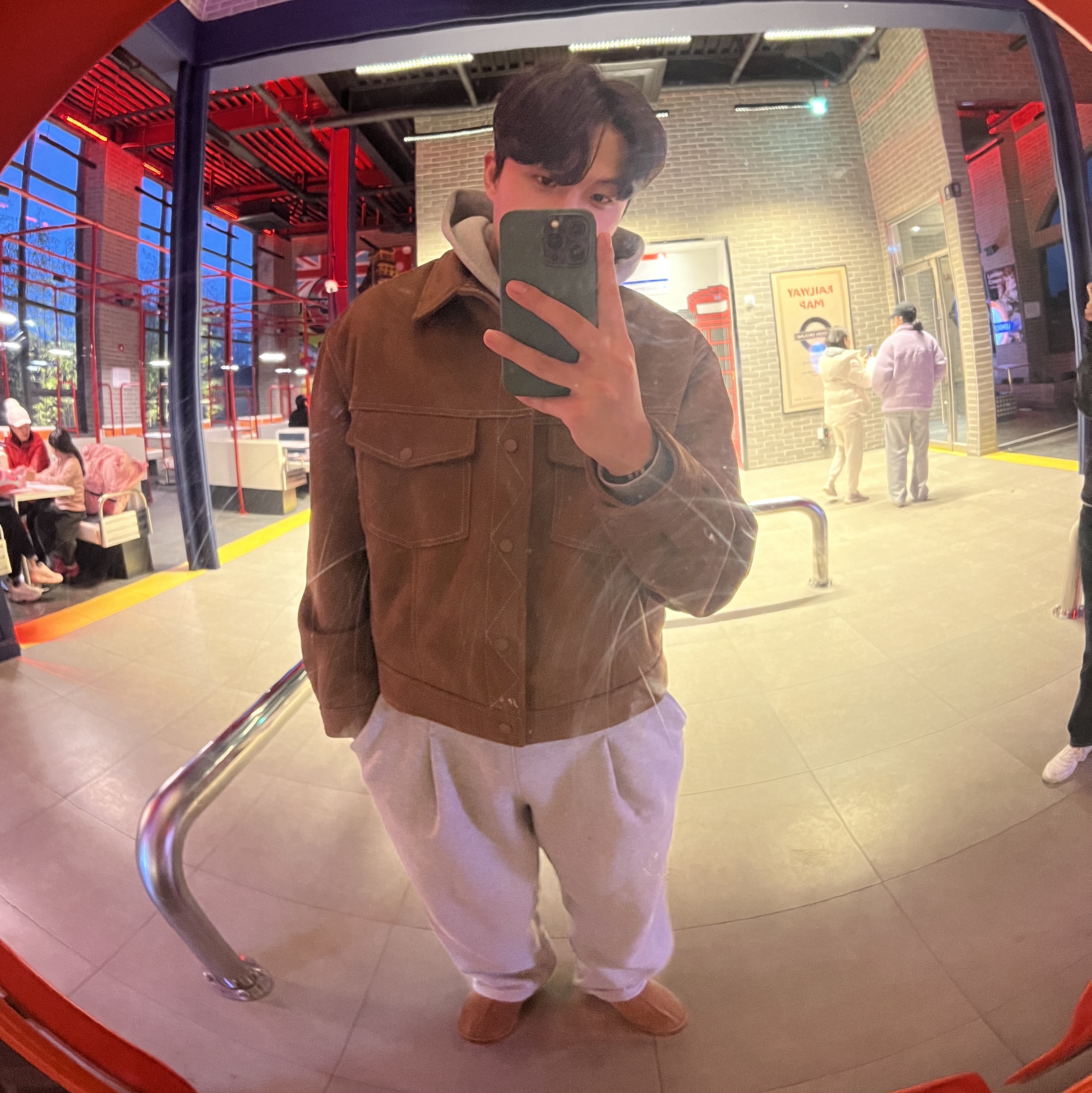 어그 타스만 슬리퍼 체스트넛 착용 스타일