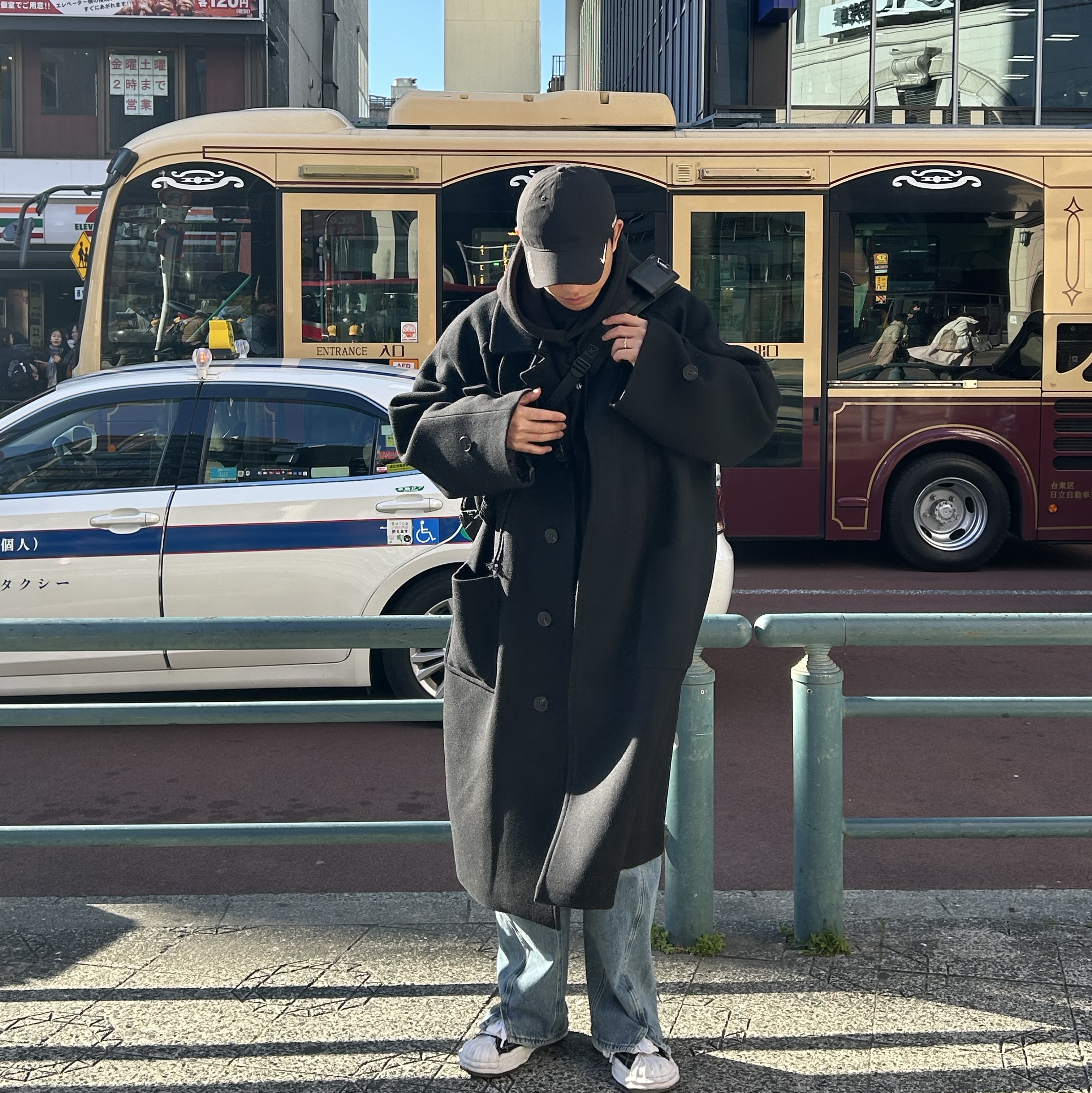 Undermycar Legion.02 Balmacaan Oversized Wool Coat Black, Undermycar Mu.09 Anti Fxxking Logo Play Oversized Hoodie Black 착용 스타일 - 4