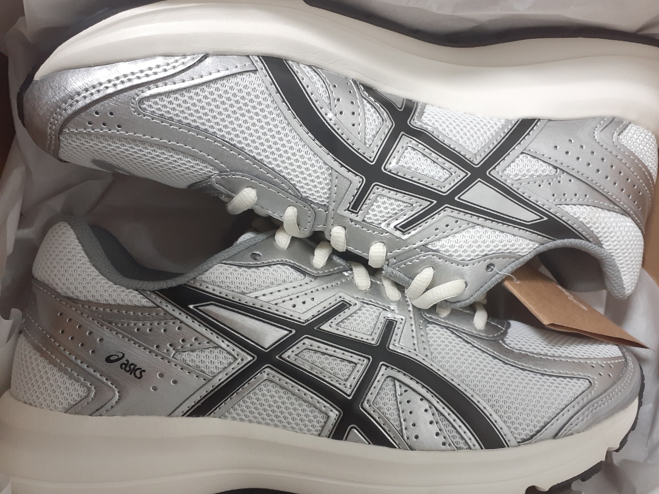 Asics Jog 100 S White Black - 2E Wide 착용 스타일