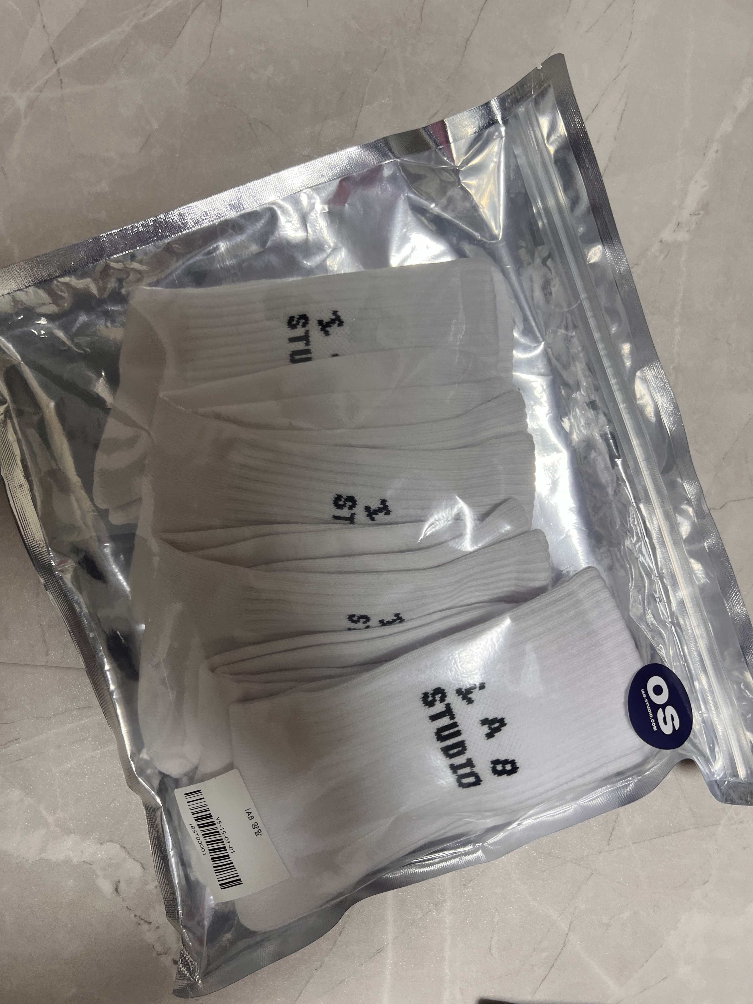 IAB Studio Socks White (5 Pack) 착용 스타일