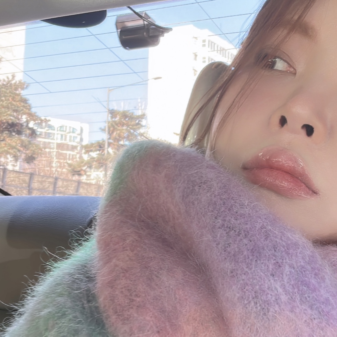 Acne Studios Mohair Check Muffler Fuchsia Lilac Pink, Apple AirPods Max Lightning Silver (Korean Ver.) 착용 스타일