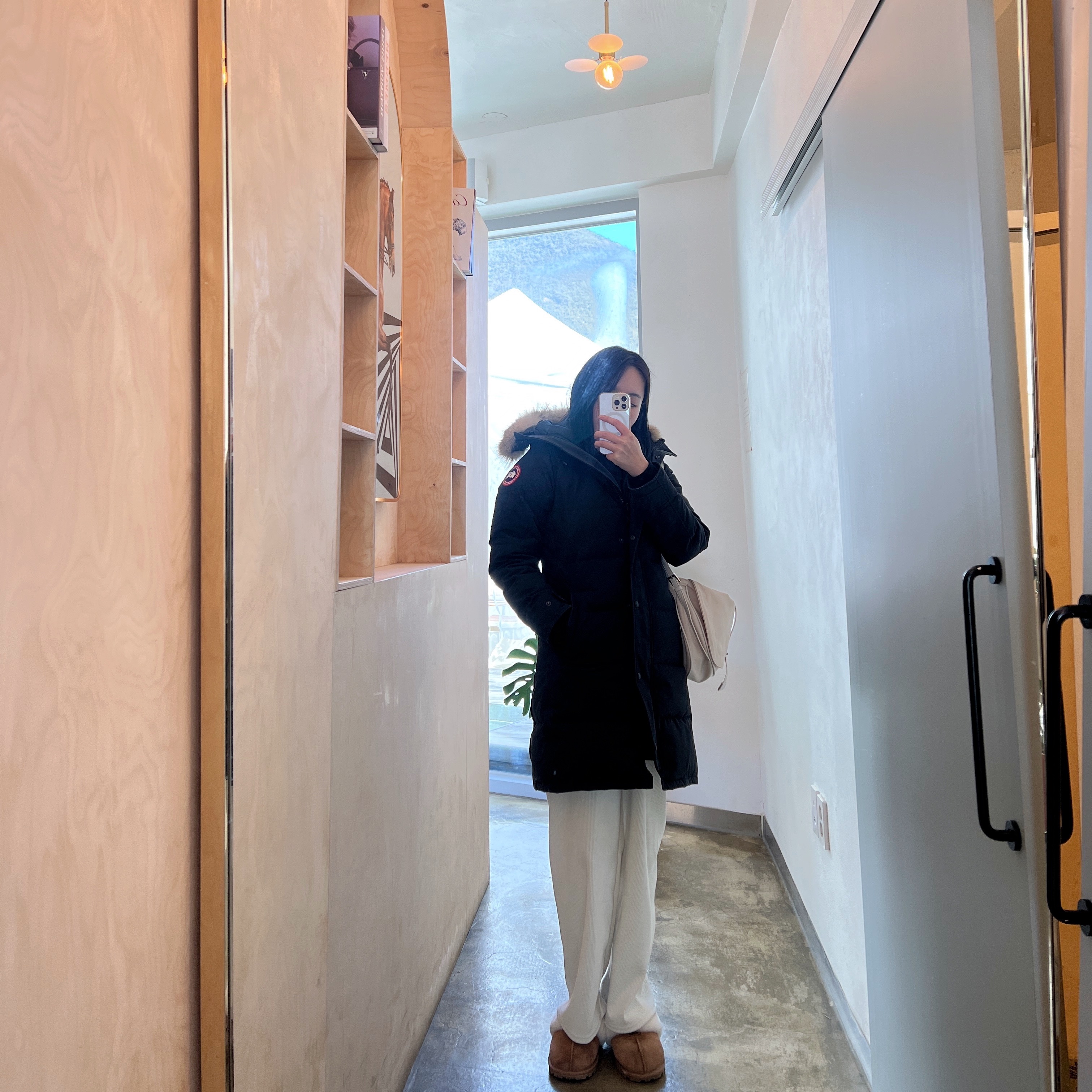 (W) Canada Goose Shelburne Parka Black, (W) UGG Funkette Slides Chestnut 착용 스타일